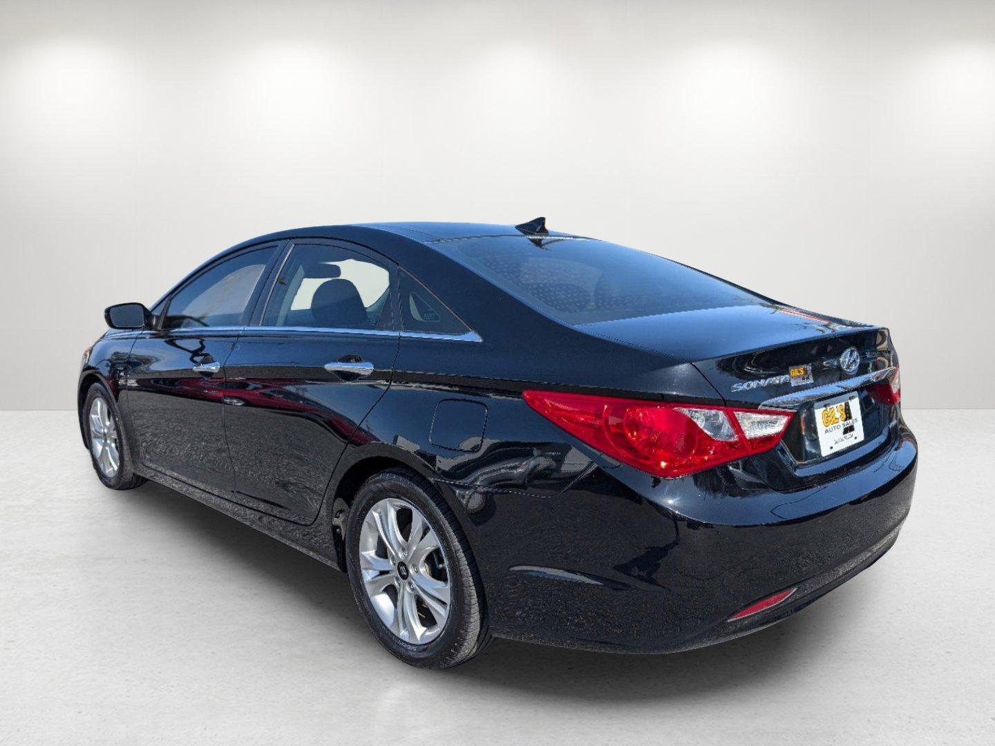 2013 /Black Hyundai Sonata Limited PZEV (5NPEC4AC1DH) with an Gas I4 2.4L/144 engine, 6-Speed Automatic w/Manual Shift transmission, located at 7000 Northlake Connector, Columbus, GA, 31904, (706) 987-8085, 32.524975, -84.978134 - 2013 Hyundai Sonata Limited PZEV - Photo#6