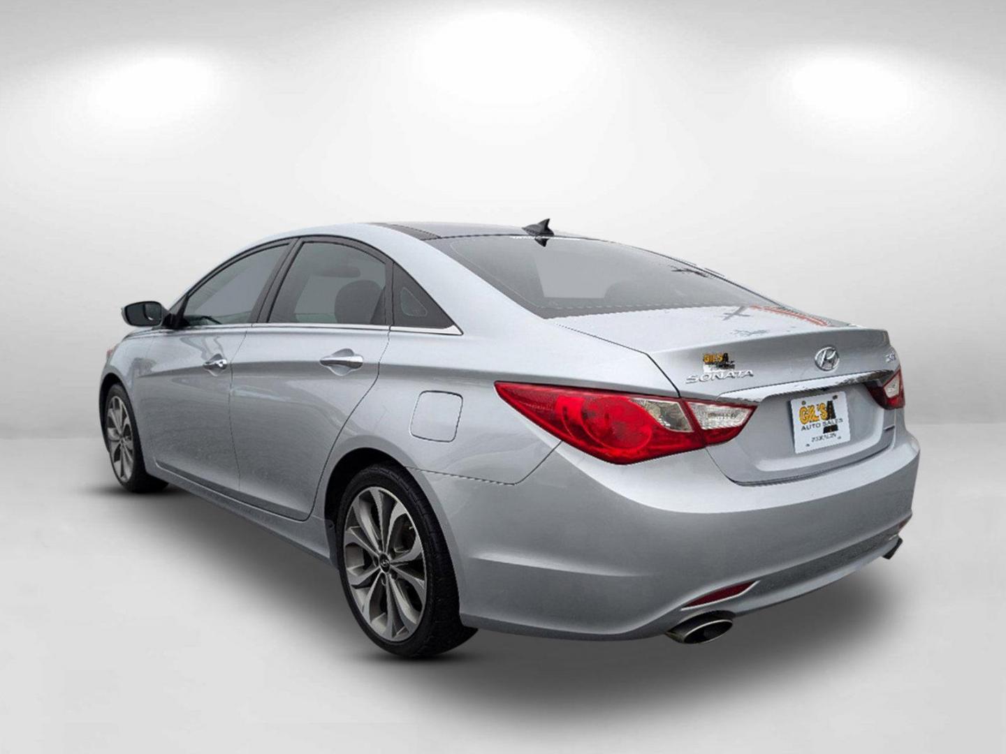 2013 /Gray Hyundai Sonata Limited (5NPEC4AB3DH) with an Turbocharged Gas I4 2.0L/122 engine, 6-Speed Automatic w/Manual Shift transmission, located at 1430 Gateway Drive, Opelika, AL, 36801, (334) 239-0944, 32.637871, -85.409790 - 2013 Hyundai Sonata Limited - Photo#6