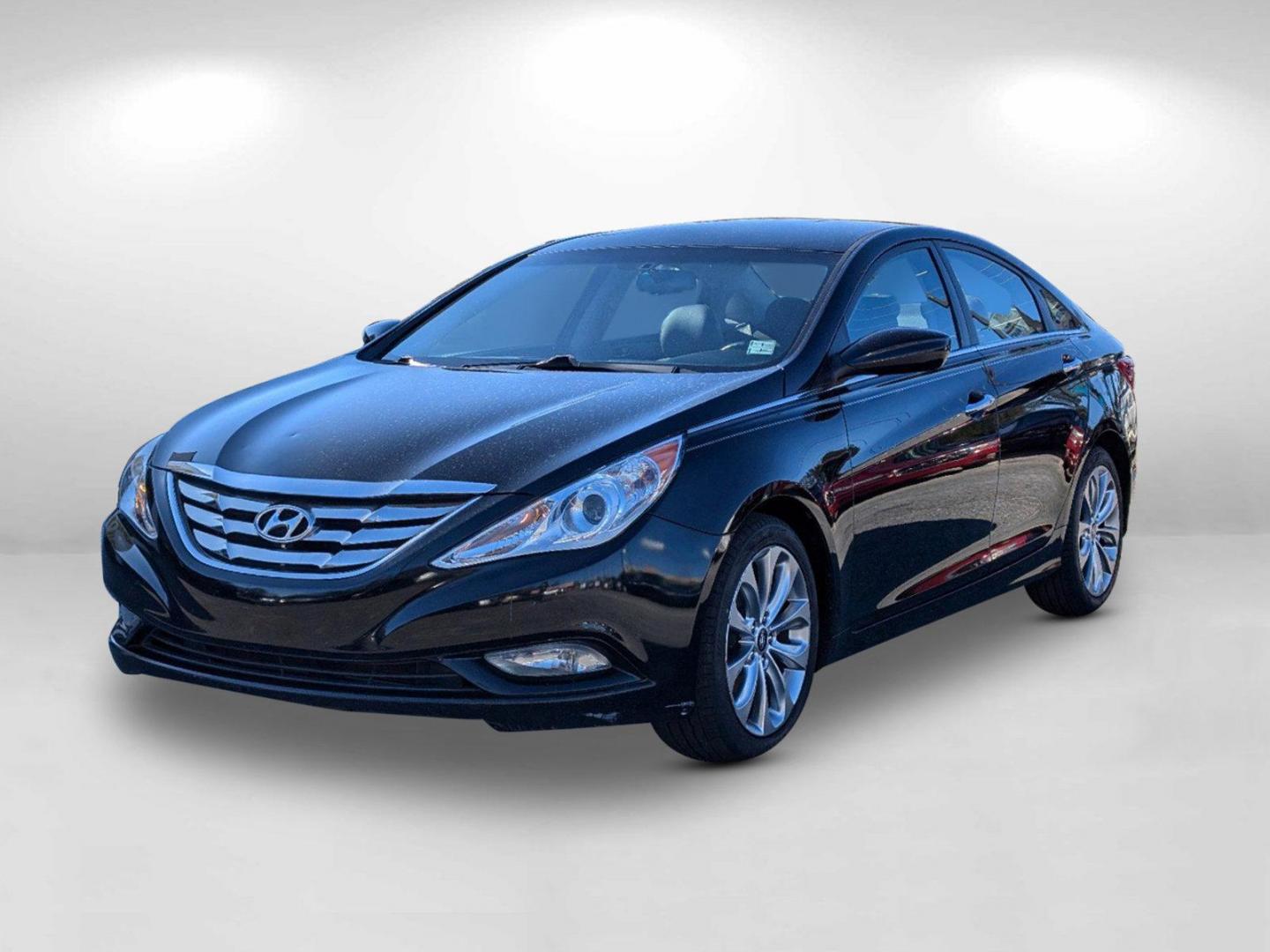 2013 /Black Hyundai Sonata SE (5NPEC4AC4DH) with an Gas I4 2.4L/144 engine, 6-Speed Automatic w/Manual Shift transmission, located at 3959 U.S. 80 W, Phenix City, AL, 36870, (334) 297-4885, 32.469296, -85.135185 - 2013 Hyundai Sonata SE - Photo#4