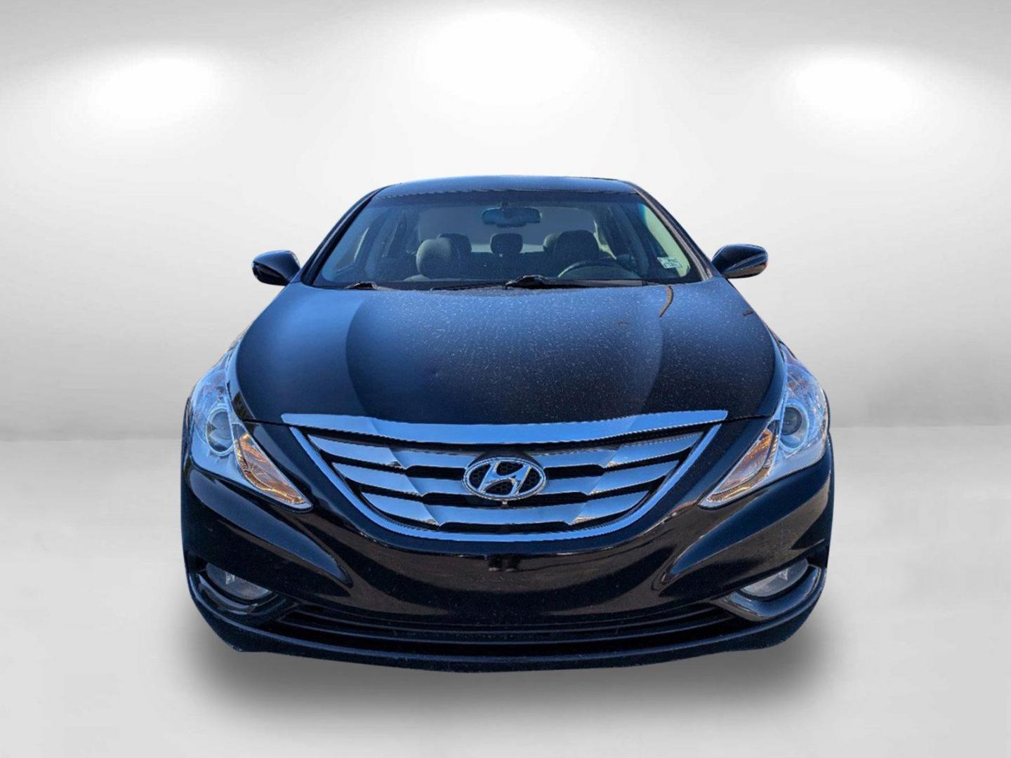 2013 /Black Hyundai Sonata SE (5NPEC4AC4DH) with an Gas I4 2.4L/144 engine, 6-Speed Automatic w/Manual Shift transmission, located at 3959 U.S. 80 W, Phenix City, AL, 36870, (334) 297-4885, 32.469296, -85.135185 - 2013 Hyundai Sonata SE - Photo#5