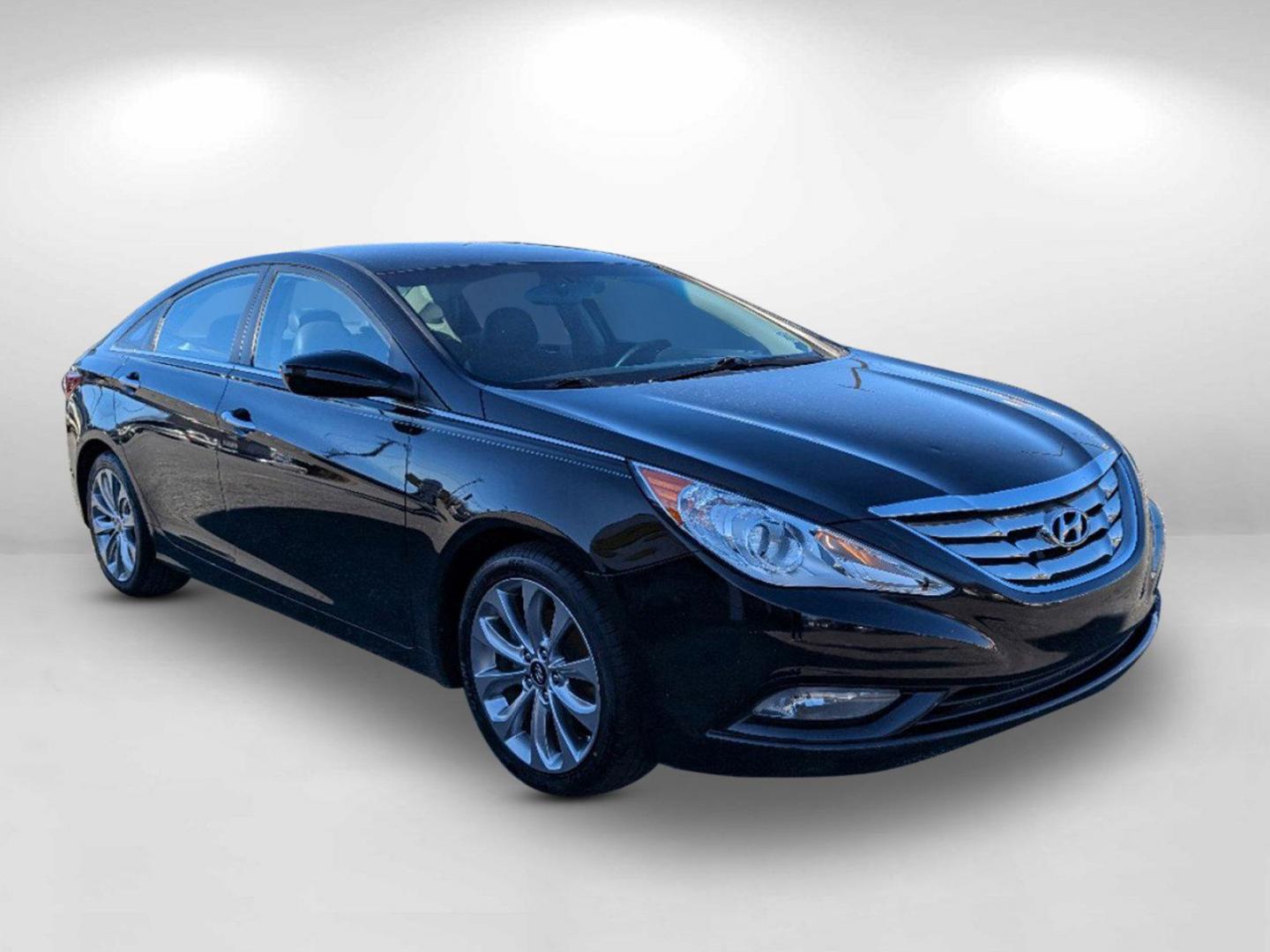 2013 /Black Hyundai Sonata SE (5NPEC4AC4DH) with an Gas I4 2.4L/144 engine, 6-Speed Automatic w/Manual Shift transmission, located at 3959 U.S. 80 W, Phenix City, AL, 36870, (334) 297-4885, 32.469296, -85.135185 - 2013 Hyundai Sonata SE - Photo#6