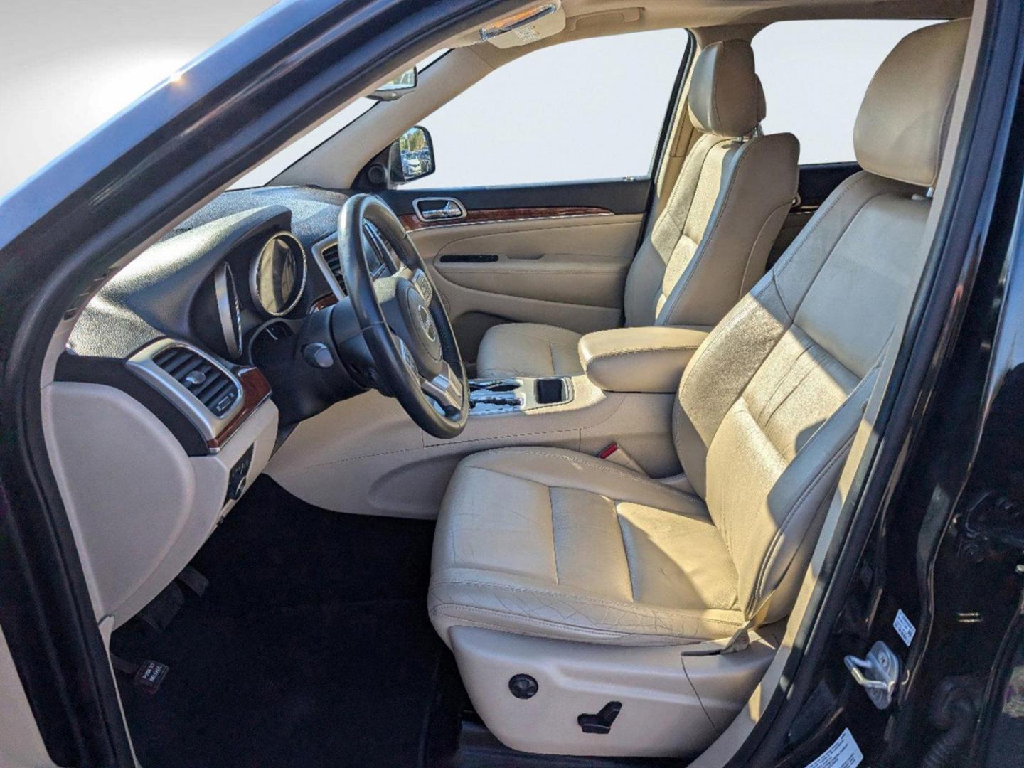 2013 /Black/Light Frost Beige Jeep Grand Cherokee Limited (1C4RJEBG8DC) with an Gas/Ethanol V6 3.6L/220 engine, 5-Speed Automatic transmission, located at 3959 U.S. 80 W, Phenix City, AL, 36870, (334) 297-4885, 32.469296, -85.135185 - 2013 Jeep Grand Cherokee Limited - Photo#9