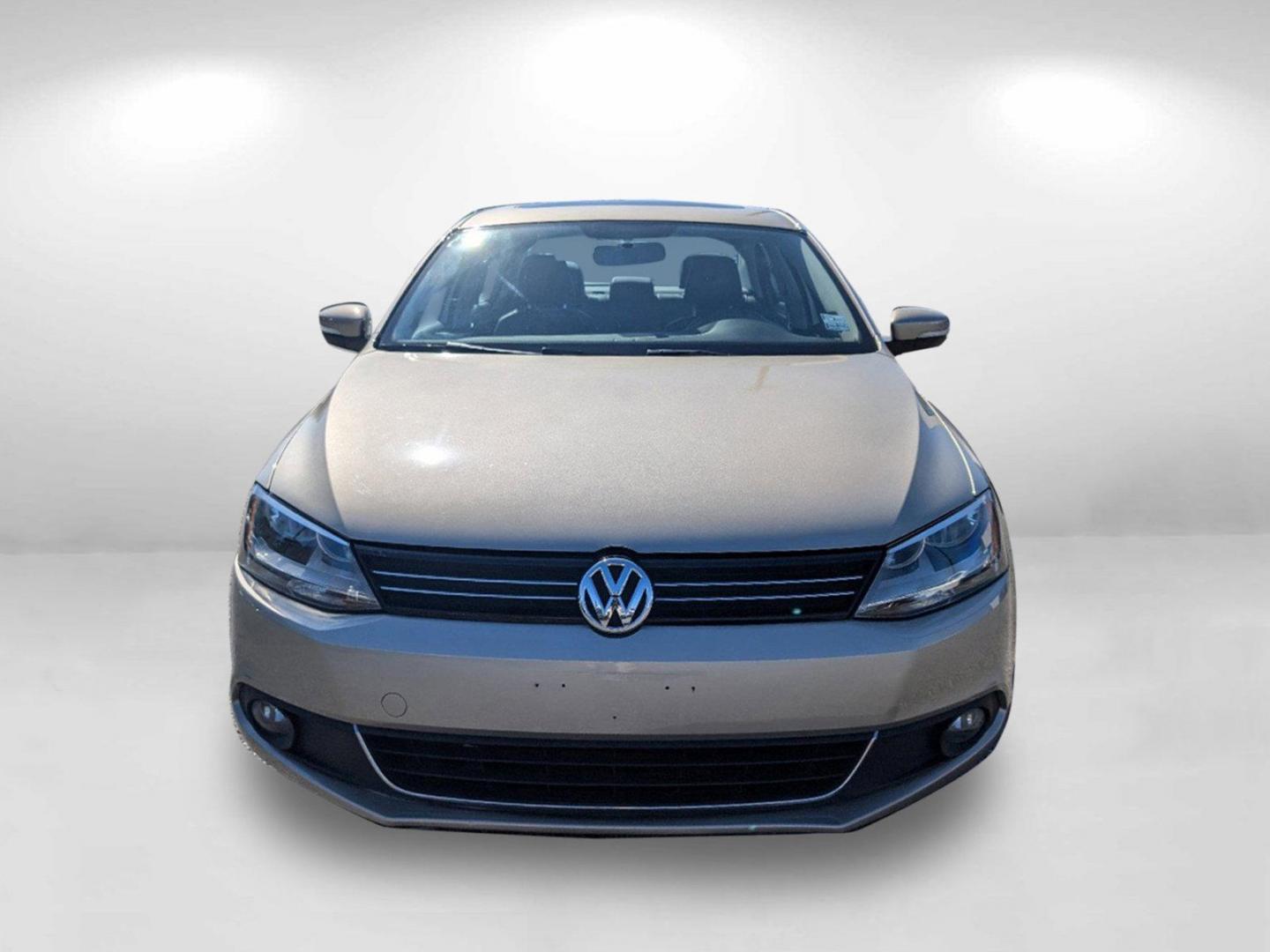 2013 Volkswagen Jetta Sedan (3VWLP7AJ2DM) with an Gas I5 2.5L/151 engine, 6-Speed Automatic w/manual shift transmission, located at 1430 Gateway Drive, Opelika, AL, 36801, (334) 239-0944, 32.637871, -85.409790 - 2013 Volkswagen Jetta Sedan - Photo#1