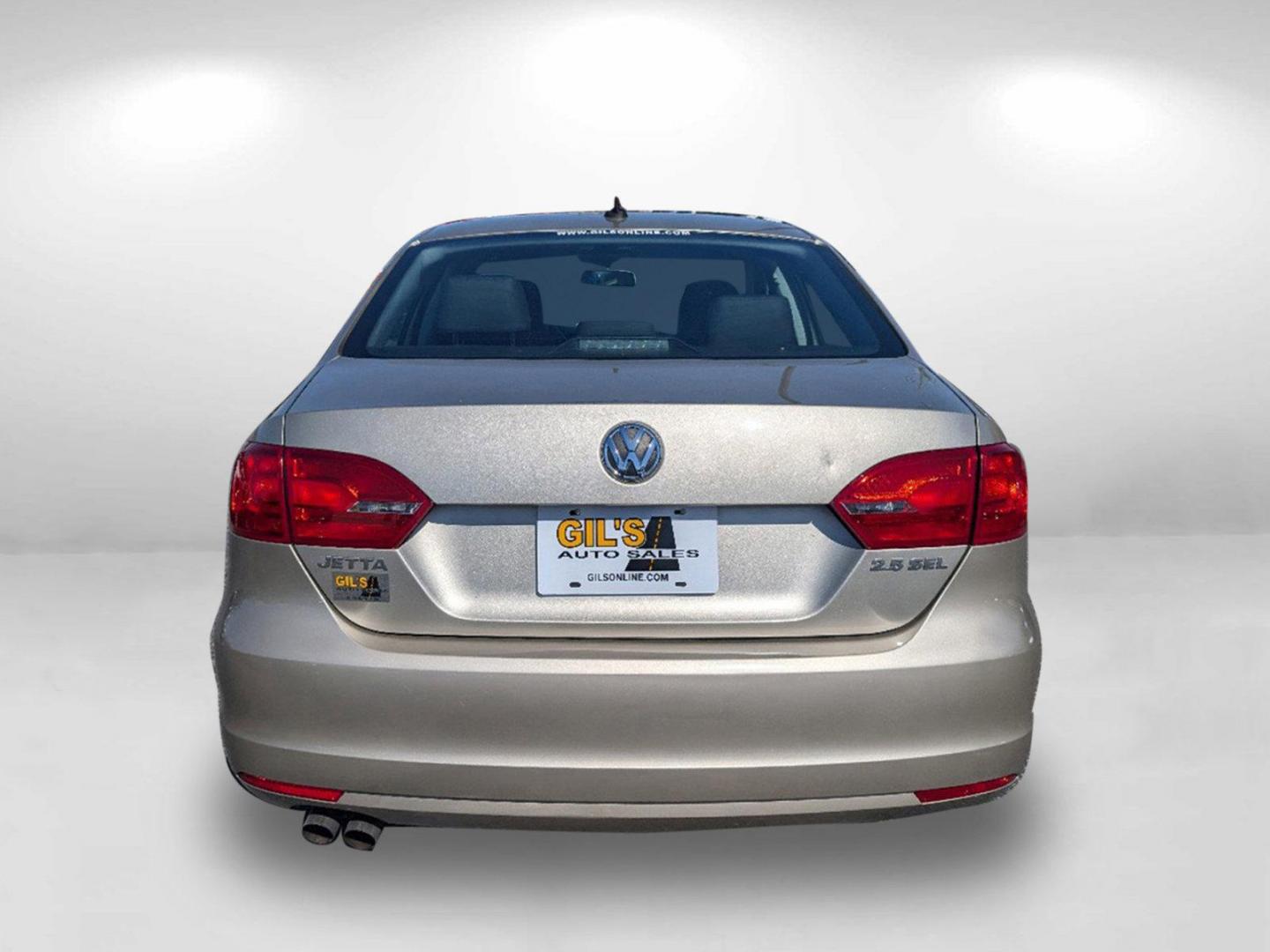 2013 Volkswagen Jetta Sedan (3VWLP7AJ2DM) with an Gas I5 2.5L/151 engine, 6-Speed Automatic w/manual shift transmission, located at 1430 Gateway Drive, Opelika, AL, 36801, (334) 239-0944, 32.637871, -85.409790 - 2013 Volkswagen Jetta Sedan - Photo#5