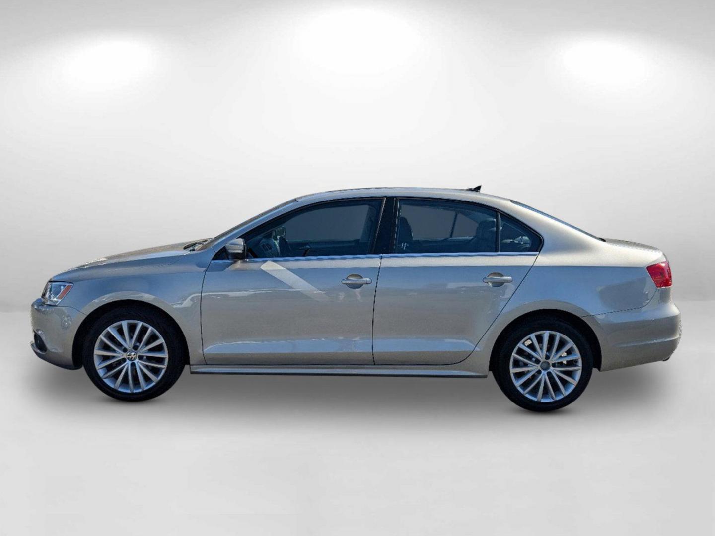 2013 Volkswagen Jetta Sedan (3VWLP7AJ2DM) with an Gas I5 2.5L/151 engine, 6-Speed Automatic w/manual shift transmission, located at 1430 Gateway Drive, Opelika, AL, 36801, (334) 239-0944, 32.637871, -85.409790 - 2013 Volkswagen Jetta Sedan - Photo#7