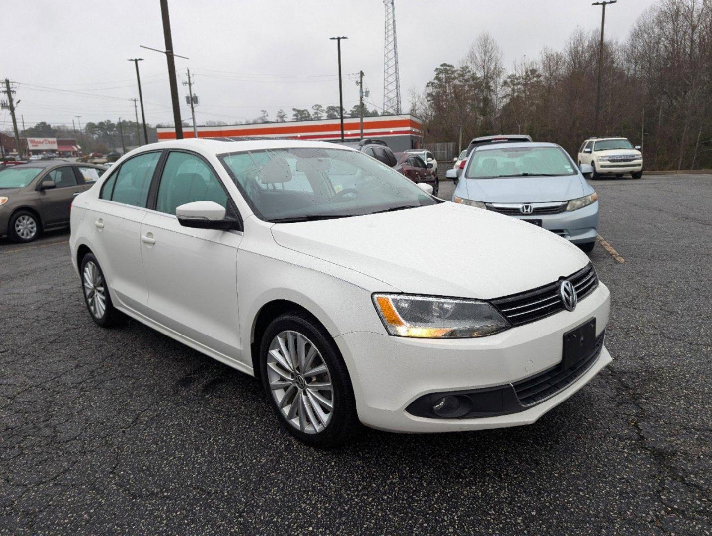 2013 Volkswagen Jetta Sedan (3VWLP7AJ0DM) with an Gas I5 2.5L/151 engine, 6-Speed Automatic w/manual shift transmission, located at 3959 U.S. 80 W, Phenix City, AL, 36870, (334) 297-4885, 32.469296, -85.135185 - 2013 Volkswagen Jetta Sedan - Photo#2