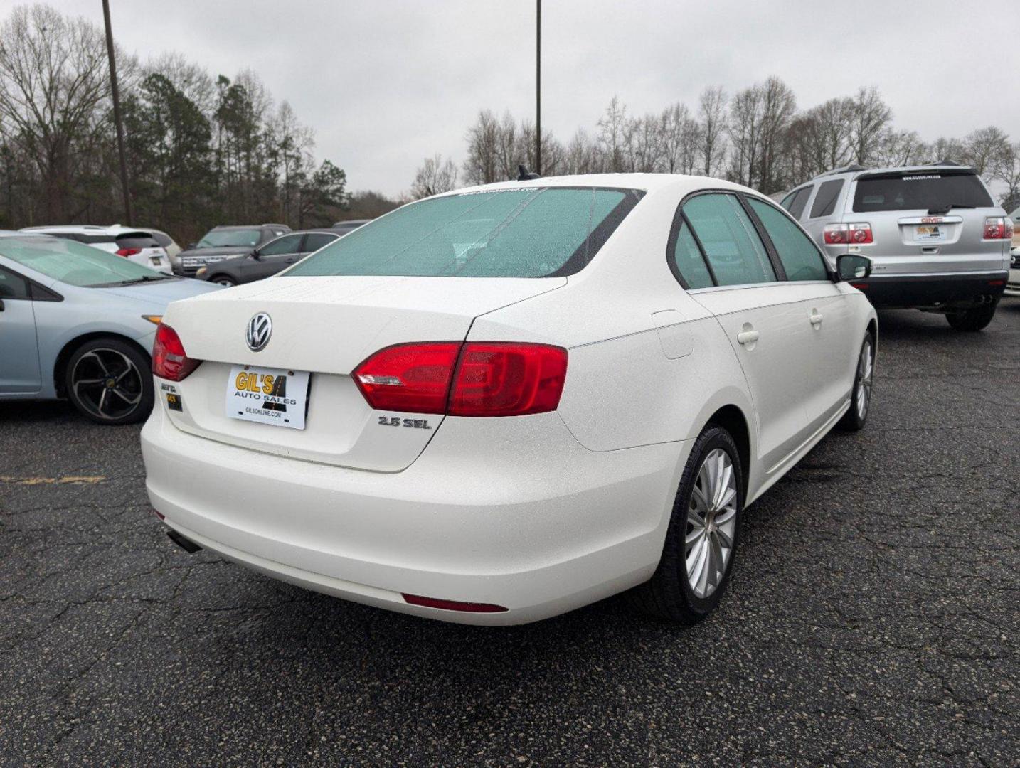 2013 Volkswagen Jetta Sedan (3VWLP7AJ0DM) with an Gas I5 2.5L/151 engine, 6-Speed Automatic w/manual shift transmission, located at 3959 U.S. 80 W, Phenix City, AL, 36870, (334) 297-4885, 32.469296, -85.135185 - 2013 Volkswagen Jetta Sedan - Photo#4