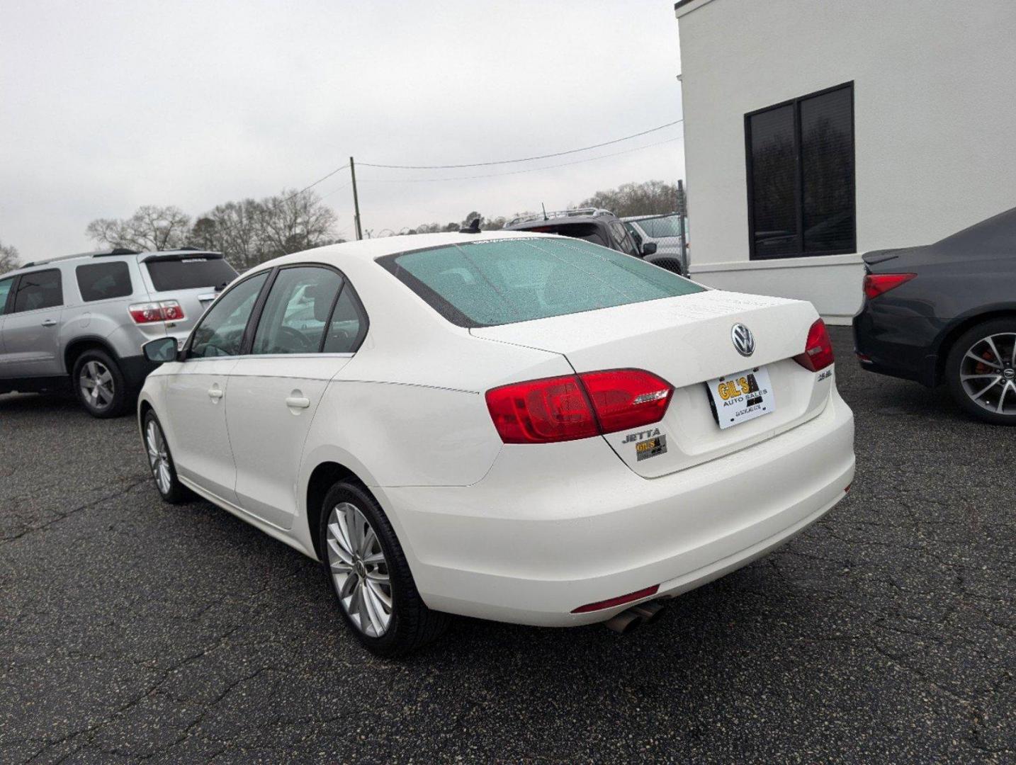 2013 Volkswagen Jetta Sedan (3VWLP7AJ0DM) with an Gas I5 2.5L/151 engine, 6-Speed Automatic w/manual shift transmission, located at 3959 U.S. 80 W, Phenix City, AL, 36870, (334) 297-4885, 32.469296, -85.135185 - 2013 Volkswagen Jetta Sedan - Photo#6