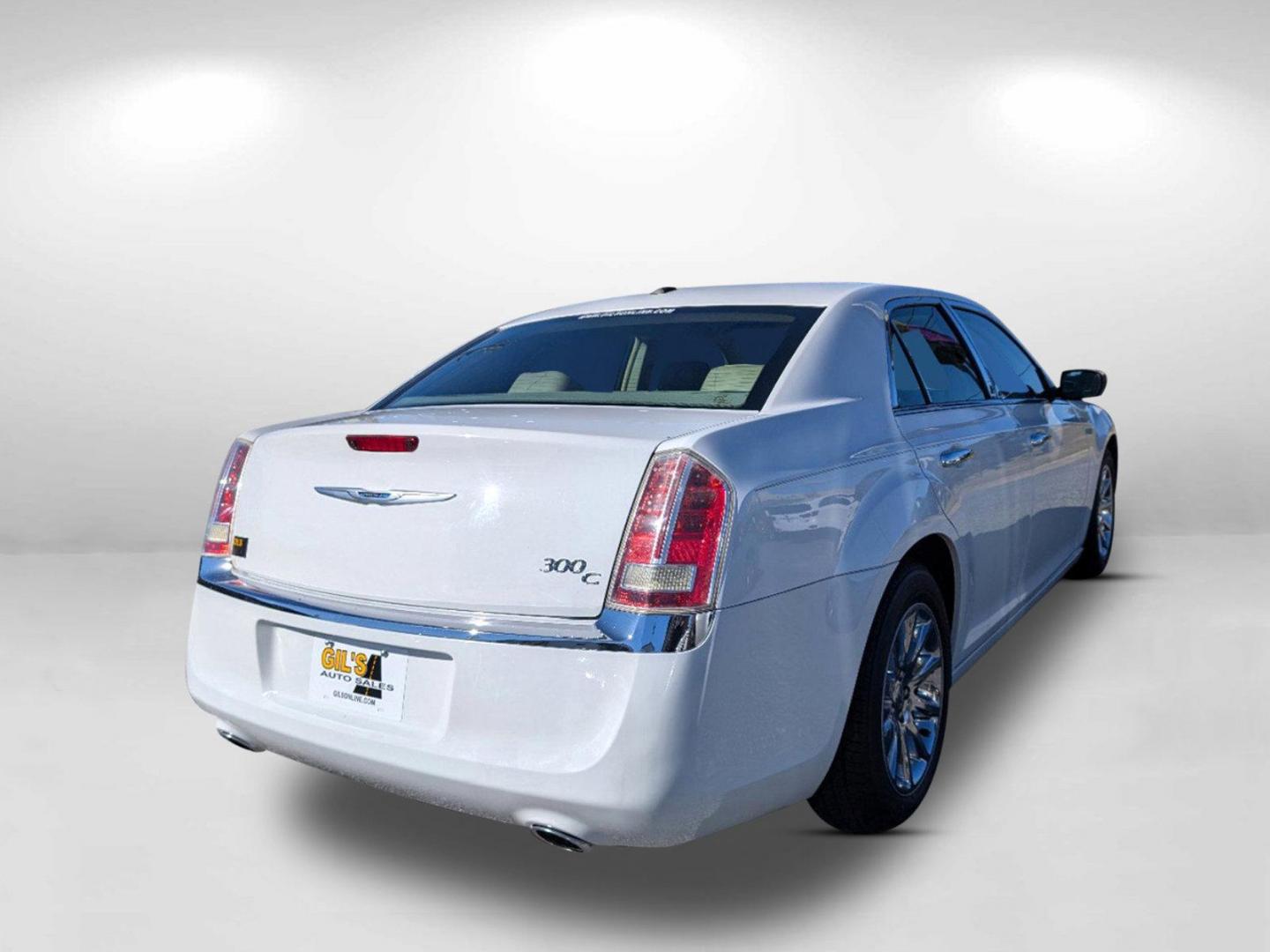 2014 /Lt Frost/Dk Frost Beige Chrysler 300 300C (2C3CCAEG5EH) with an Regular Unleaded V-6 3.6 L/220 engine, 8-Speed Automatic w/OD transmission, located at 3959 U.S. 80 W, Phenix City, AL, 36870, (334) 297-4885, 32.469296, -85.135185 - 2014 Chrysler 300 300C - Photo#6