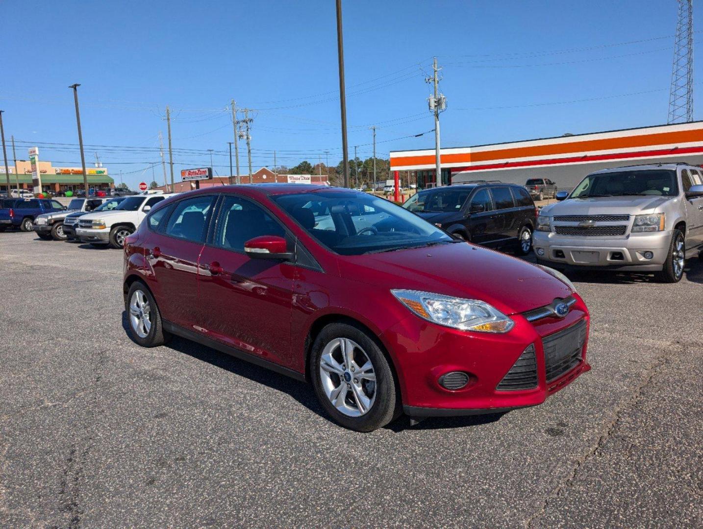 2014 Ford Focus SE (1FADP3K28EL) with an Regular Unleaded I-4 2.0 L/122 engine, located at 3959 U.S. 80 W, Phenix City, AL, 36870, (334) 297-4885, 32.469296, -85.135185 - 2014 Ford Focus SE - Photo#2