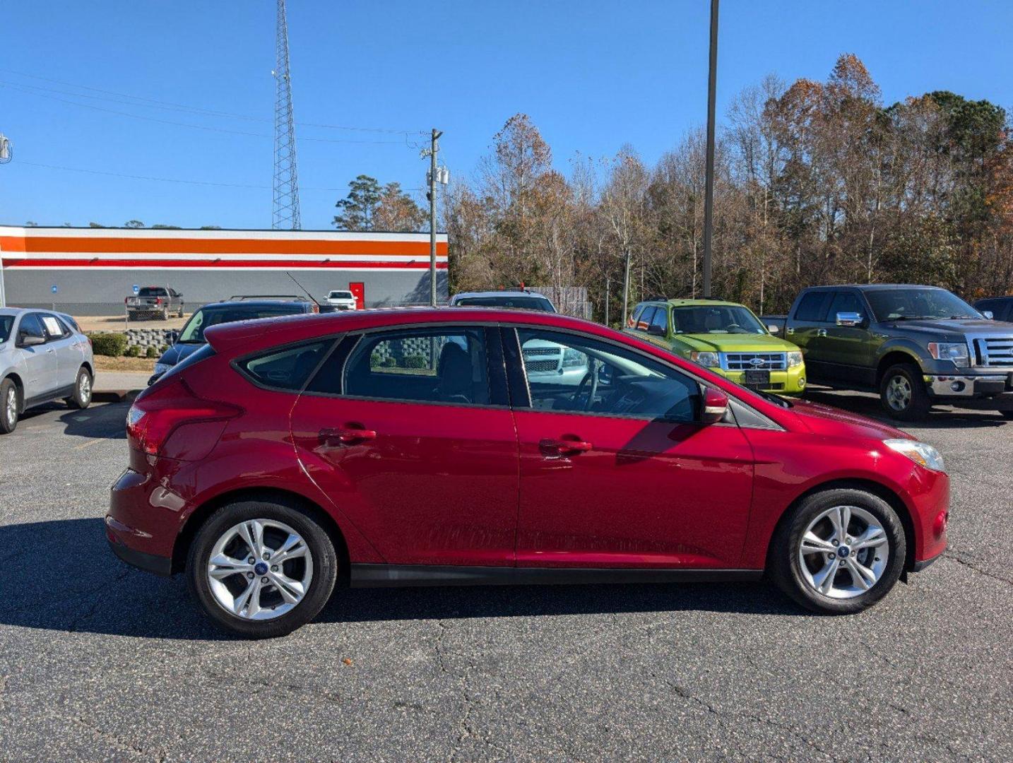 2014 Ford Focus SE (1FADP3K28EL) with an Regular Unleaded I-4 2.0 L/122 engine, located at 3959 U.S. 80 W, Phenix City, AL, 36870, (334) 297-4885, 32.469296, -85.135185 - 2014 Ford Focus SE - Photo#3