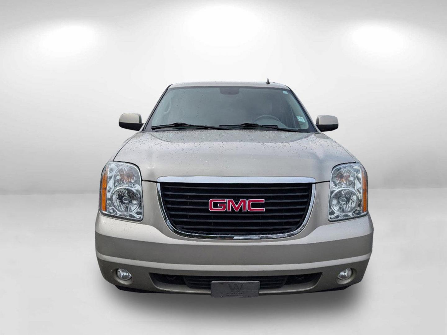 2014 /Light Titanium GMC Yukon XL SLT (1GKS1KE09ER) with an Gas/Ethanol V8 5.3L/323 engine, 6-Speed Automatic transmission, located at 804 22nd Ave, Phenix City, AL, 36870, (334) 297-1860, 32.484749, -85.024475 - 2014 GMC Yukon XL SLT - Photo#1