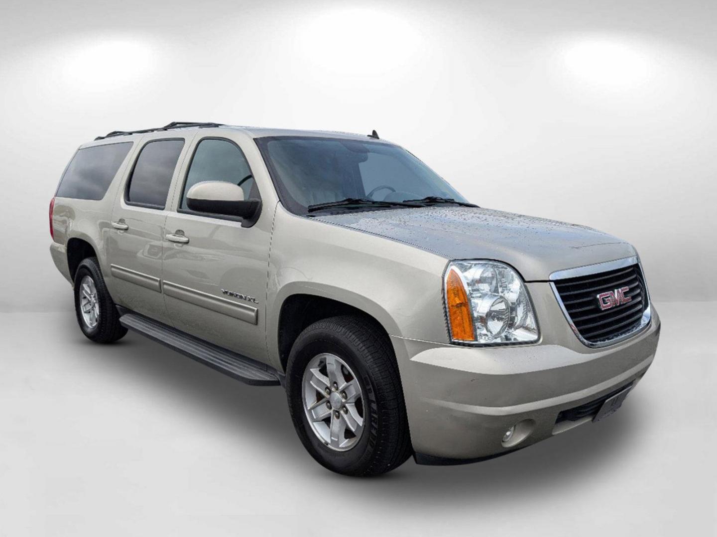 2014 /Light Titanium GMC Yukon XL SLT (1GKS1KE09ER) with an Gas/Ethanol V8 5.3L/323 engine, 6-Speed Automatic transmission, located at 804 22nd Ave, Phenix City, AL, 36870, (334) 297-1860, 32.484749, -85.024475 - 2014 GMC Yukon XL SLT - Photo#2