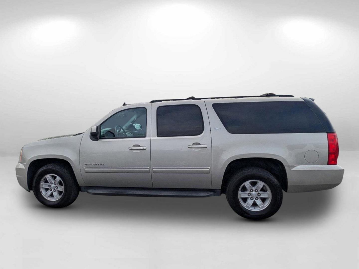 2014 /Light Titanium GMC Yukon XL SLT (1GKS1KE09ER) with an Gas/Ethanol V8 5.3L/323 engine, 6-Speed Automatic transmission, located at 804 22nd Ave, Phenix City, AL, 36870, (334) 297-1860, 32.484749, -85.024475 - 2014 GMC Yukon XL SLT - Photo#7