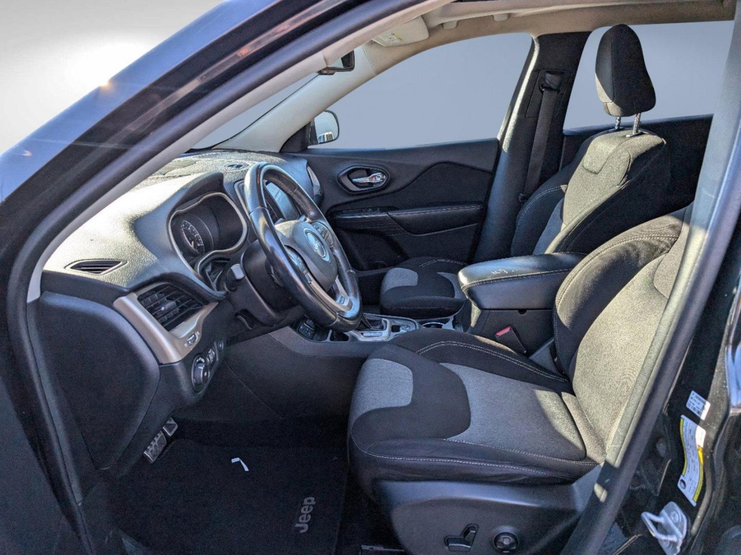 2014 /Black Jeep Cherokee Latitude (1C4PJLCS7EW) with an Regular Unleaded V-6 3.2 L/198 engine, 9-Speed Automatic w/OD transmission, located at 521 Old Farm Lane Rd, Prattville, AL, 36066, (334) 325-1505, 32.482460, -86.416367 - 2014 Jeep Cherokee Latitude - Photo#9