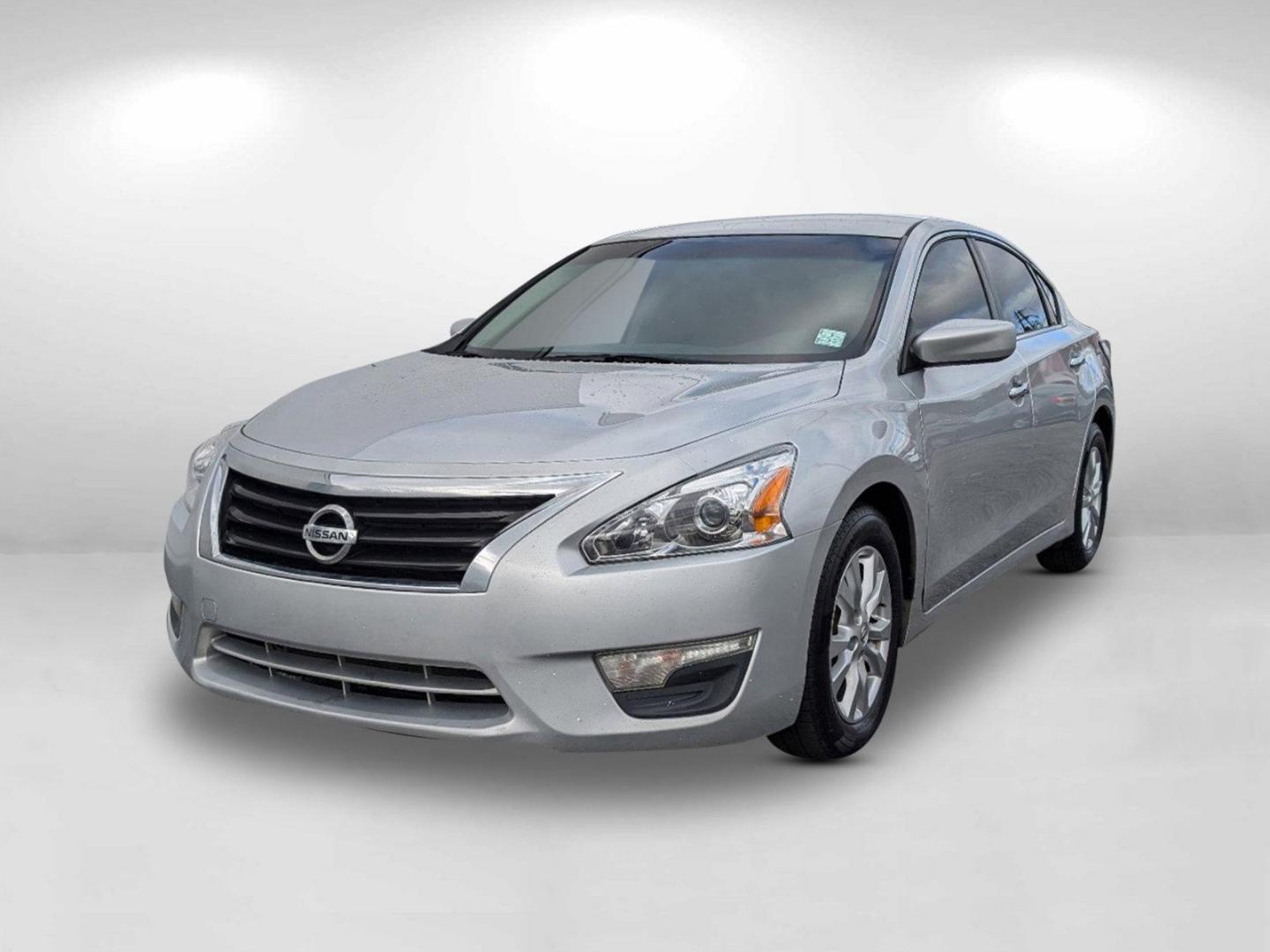 2014 /Charcoal Nissan Altima 2.5 S (1N4AL3AP9EC) with an Regular Unleaded I-4 2.5 L/152 engine, 1-Speed CVT w/OD transmission, located at 3959 U.S. 80 W, Phenix City, AL, 36870, (334) 297-4885, 32.469296, -85.135185 - 2014 Nissan Altima 2.5 S - Photo#4