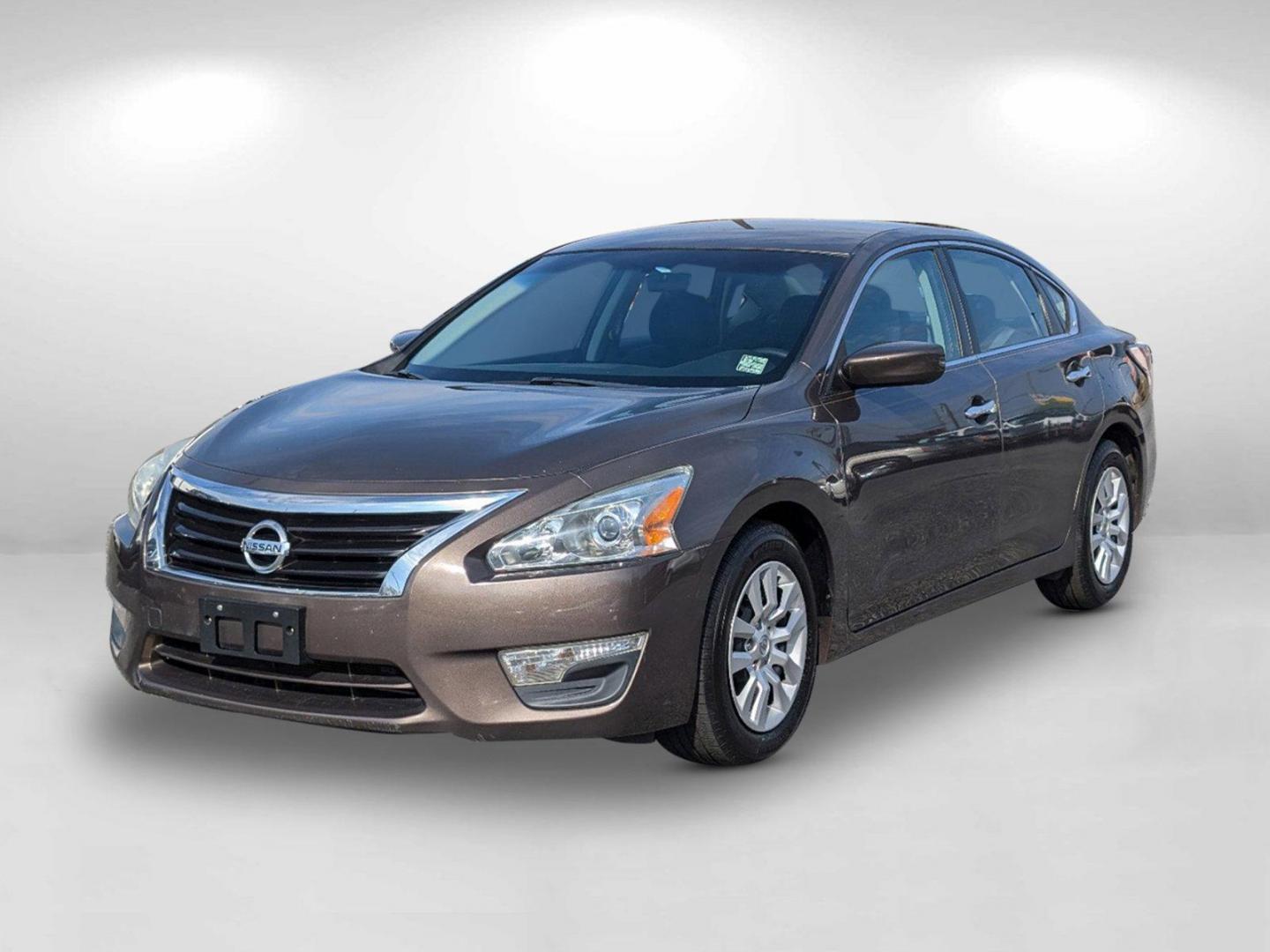 2014 /Charcoal Nissan Altima 2.5 S (1N4AL3AP2EN) with an Regular Unleaded I-4 2.5 L/152 engine, 1-Speed CVT w/OD transmission, located at 3959 U.S. 80 W, Phenix City, AL, 36870, (334) 297-4885, 32.469296, -85.135185 - 2014 Nissan Altima 2.5 S - Photo#3