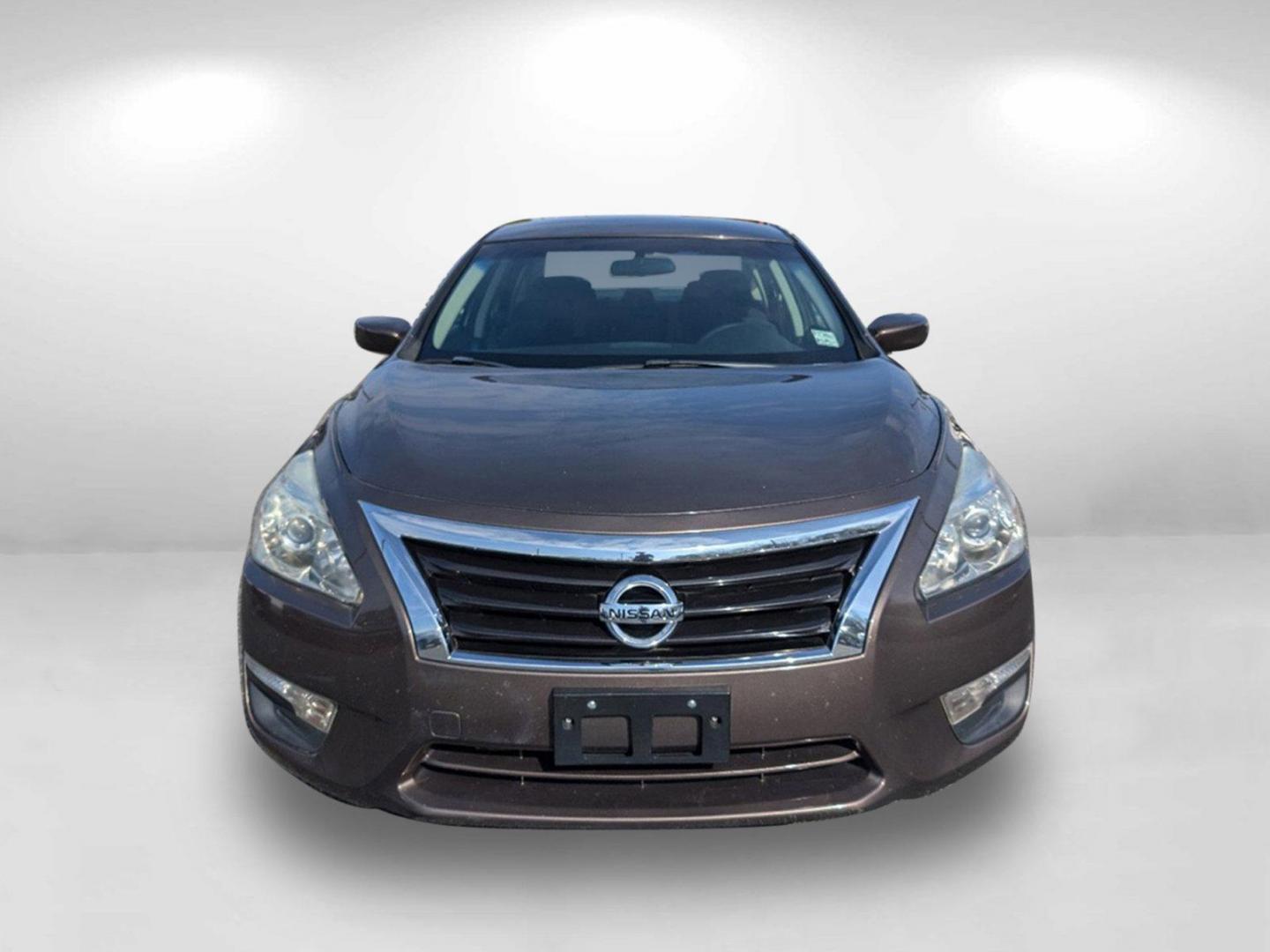 2014 /Charcoal Nissan Altima 2.5 S (1N4AL3AP2EN) with an Regular Unleaded I-4 2.5 L/152 engine, 1-Speed CVT w/OD transmission, located at 3959 U.S. 80 W, Phenix City, AL, 36870, (334) 297-4885, 32.469296, -85.135185 - 2014 Nissan Altima 2.5 S - Photo#4