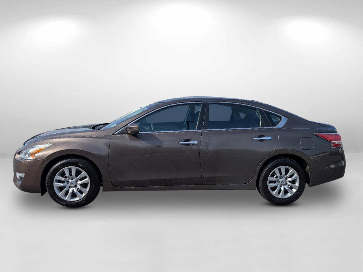 2014 /Charcoal Nissan Altima 2.5 S (1N4AL3AP2EN) with an Regular Unleaded I-4 2.5 L/152 engine, 1-Speed CVT w/OD transmission, located at 3959 U.S. 80 W, Phenix City, AL, 36870, (334) 297-4885, 32.469296, -85.135185 - 2014 Nissan Altima 2.5 S - Photo#10