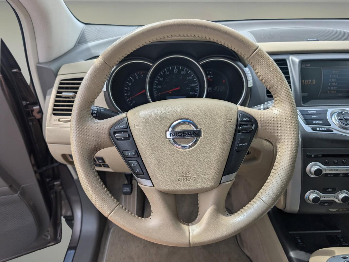 2014 /Beige Nissan Murano SL (JN8AZ1MU2EW) with an Regular Unleaded V-6 3.5 L/213 engine, 1-Speed CVT w/OD transmission, located at 3959 U.S. 80 W, Phenix City, AL, 36870, (334) 297-4885, 32.469296, -85.135185 - 2014 Nissan Murano SL - Photo#16