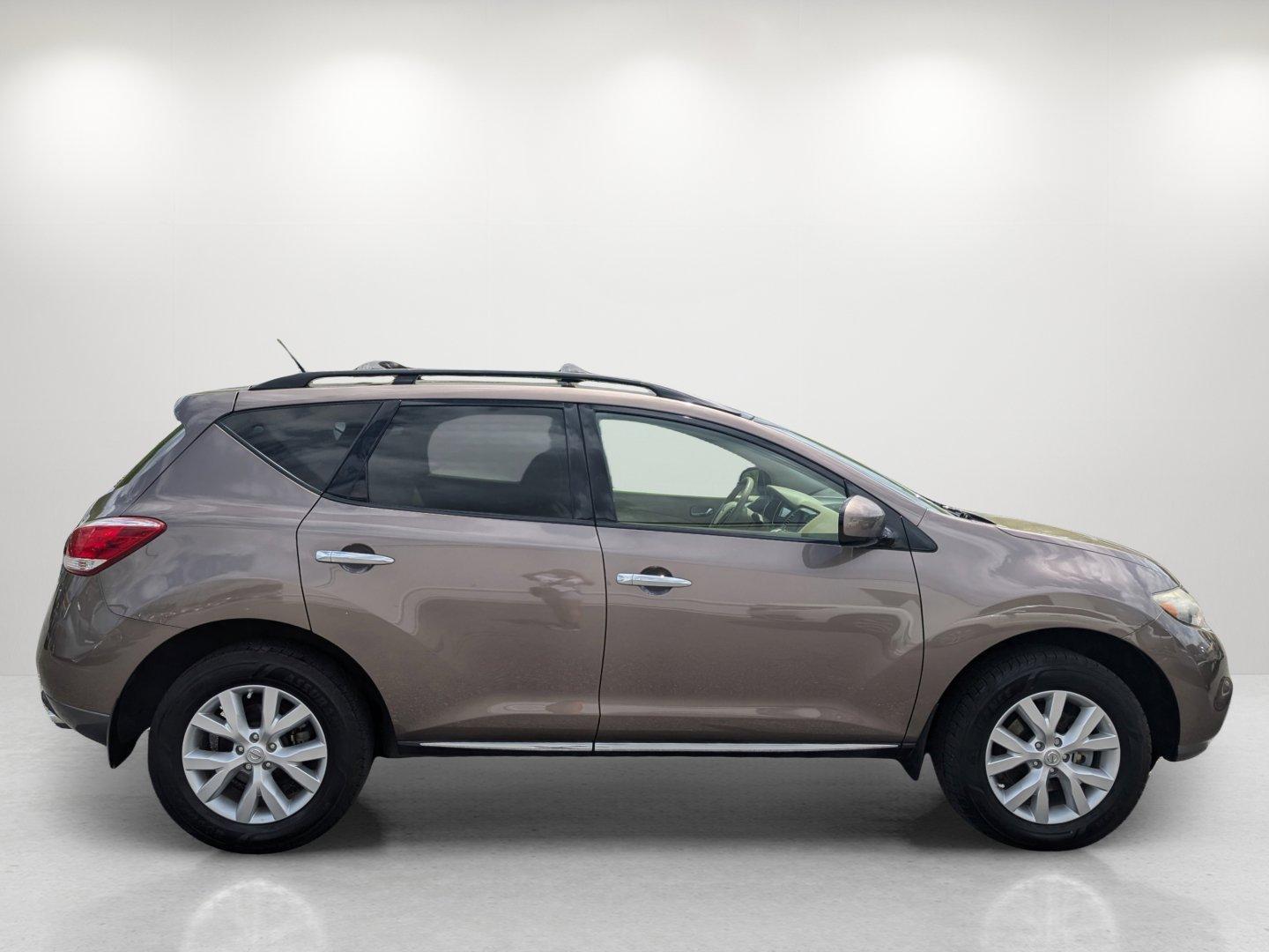 2014 /Beige Nissan Murano SL (JN8AZ1MU2EW) with an Regular Unleaded V-6 3.5 L/213 engine, 1-Speed CVT w/OD transmission, located at 3959 U.S. 80 W, Phenix City, AL, 36870, (334) 297-4885, 32.469296, -85.135185 - 2014 Nissan Murano SL - Photo#21