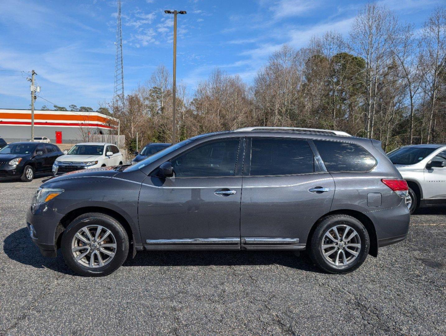 2014 /Charcoal Nissan Pathfinder SL (5N1AR2MN2EC) with an Regular Unleaded V-6 3.5 L/213 engine, 1-Speed CVT w/OD transmission, located at 3959 U.S. 80 W, Phenix City, AL, 36870, (334) 297-4885, 32.469296, -85.135185 - 2014 Nissan Pathfinder SL - Photo#7