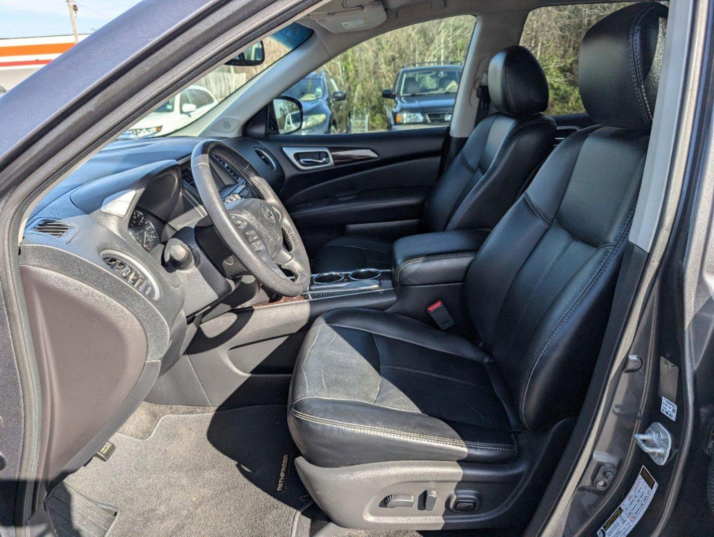 2014 /Charcoal Nissan Pathfinder SL (5N1AR2MN2EC) with an Regular Unleaded V-6 3.5 L/213 engine, 1-Speed CVT w/OD transmission, located at 3959 U.S. 80 W, Phenix City, AL, 36870, (334) 297-4885, 32.469296, -85.135185 - 2014 Nissan Pathfinder SL - Photo#9