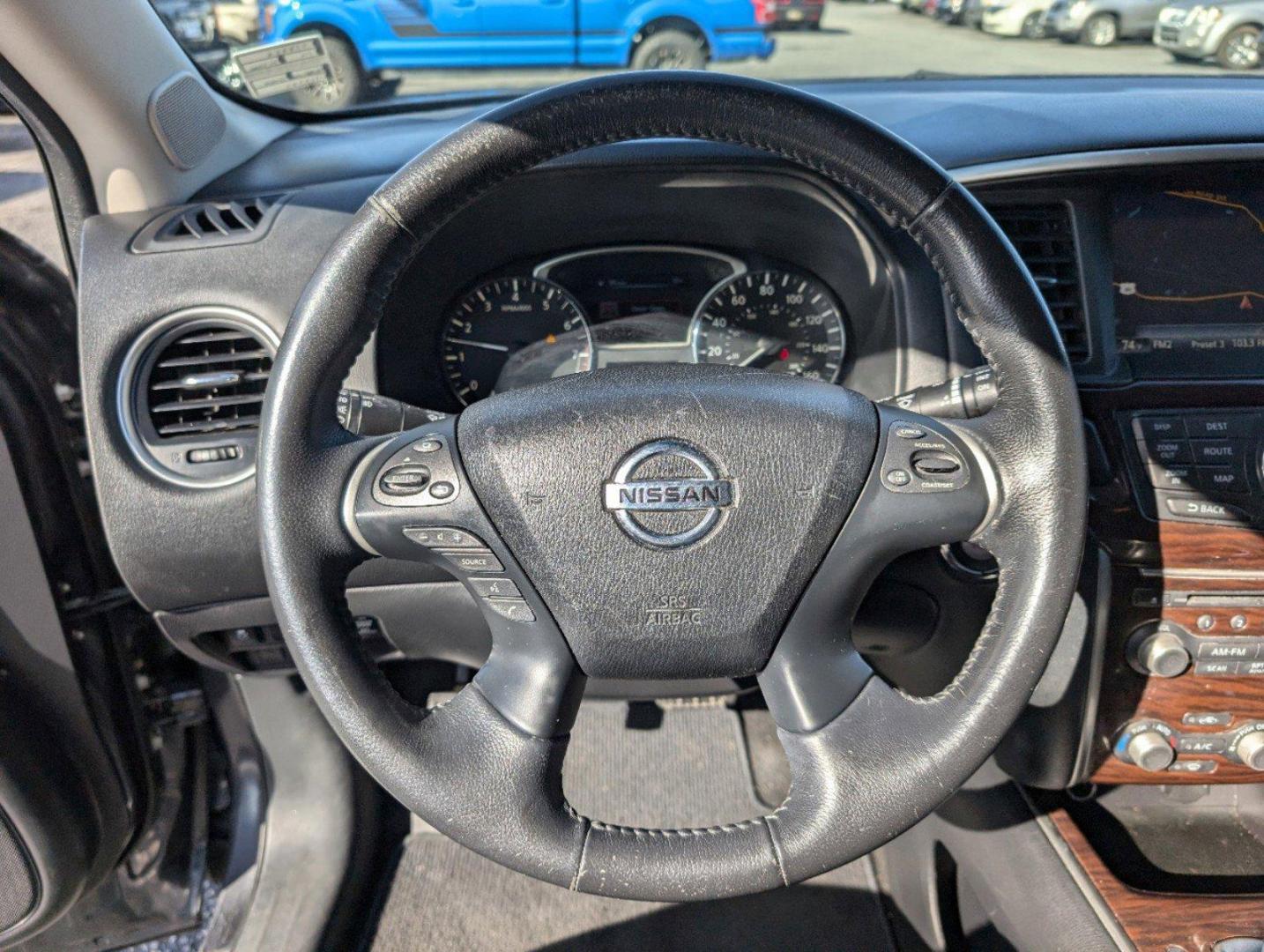 2014 /Charcoal Nissan Pathfinder SL (5N1AR2MN2EC) with an Regular Unleaded V-6 3.5 L/213 engine, 1-Speed CVT w/OD transmission, located at 3959 U.S. 80 W, Phenix City, AL, 36870, (334) 297-4885, 32.469296, -85.135185 - 2014 Nissan Pathfinder SL - Photo#15