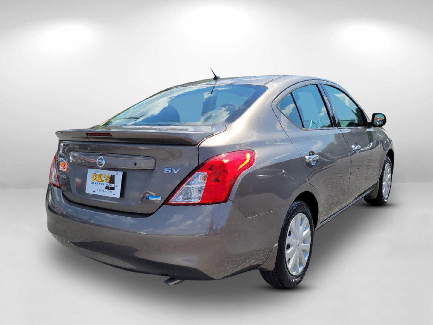 2014 Titanium /Charcoal Nissan Versa SV (3N1CN7AP4EL) with an Regular Unleaded I-4 1.6 L/98 engine, 1-Speed CVT w/OD transmission, located at 521 Old Farm Lane Rd, Prattville, AL, 36066, (334) 325-1505, 32.482460, -86.416367 - 2014 Nissan Versa SV - Photo#4