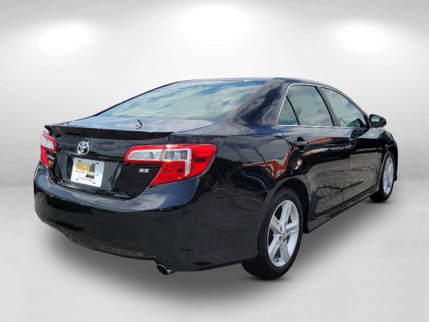 2014 Black Toyota Camry SE (4T1BF1FK9EU) with an Regular Unleaded I-4 2.5 L/152 engine, 6-Speed Automatic w/OD transmission, located at 5115 14th Ave., Columbus, GA, 31904, (706) 323-0345, 32.511494, -84.971046 - 2014 Toyota Camry SE - Photo#4