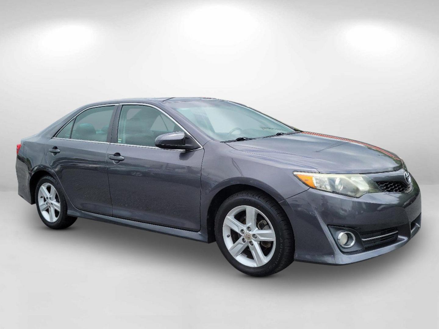 2014 Gray Toyota Camry SE (4T1BF1FK5EU) with an Regular Unleaded I-4 2.5 L/152 engine, 6-Speed Automatic w/OD transmission, located at 804 22nd Ave, Phenix City, AL, 36870, (334) 297-1860, 32.484749, -85.024475 - 2014 Toyota Camry SE - Photo#2