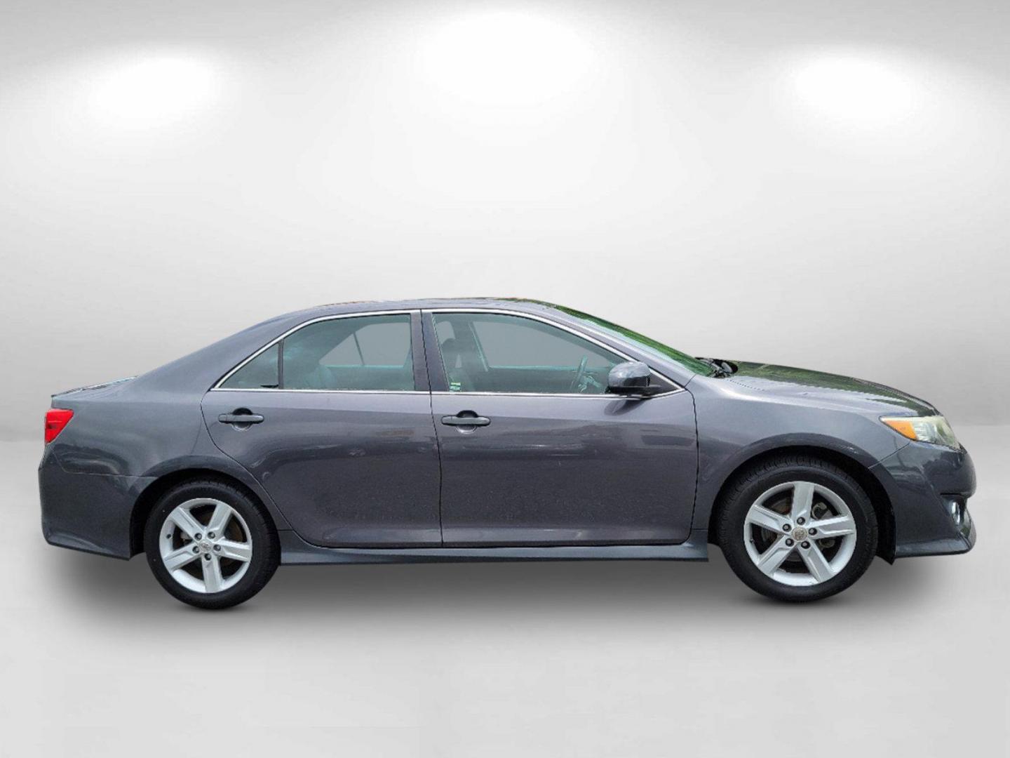 2014 Gray Toyota Camry SE (4T1BF1FK5EU) with an Regular Unleaded I-4 2.5 L/152 engine, 6-Speed Automatic w/OD transmission, located at 804 22nd Ave, Phenix City, AL, 36870, (334) 297-1860, 32.484749, -85.024475 - 2014 Toyota Camry SE - Photo#3