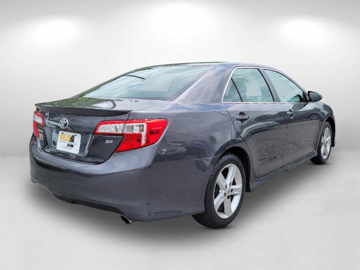 2014 Gray Toyota Camry SE (4T1BF1FK5EU) with an Regular Unleaded I-4 2.5 L/152 engine, 6-Speed Automatic w/OD transmission, located at 804 22nd Ave, Phenix City, AL, 36870, (334) 297-1860, 32.484749, -85.024475 - 2014 Toyota Camry SE - Photo#4