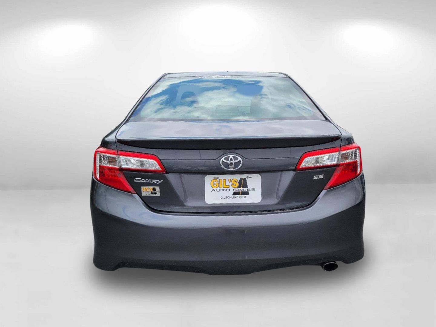 2014 Gray Toyota Camry SE (4T1BF1FK5EU) with an Regular Unleaded I-4 2.5 L/152 engine, 6-Speed Automatic w/OD transmission, located at 804 22nd Ave, Phenix City, AL, 36870, (334) 297-1860, 32.484749, -85.024475 - 2014 Toyota Camry SE - Photo#5