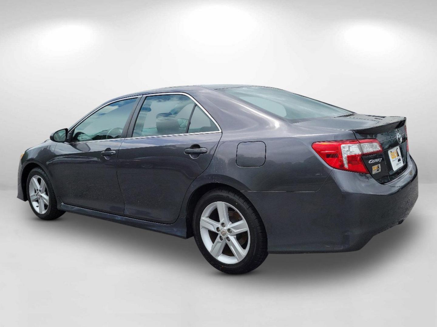 2014 Gray Toyota Camry SE (4T1BF1FK5EU) with an Regular Unleaded I-4 2.5 L/152 engine, 6-Speed Automatic w/OD transmission, located at 804 22nd Ave, Phenix City, AL, 36870, (334) 297-1860, 32.484749, -85.024475 - 2014 Toyota Camry SE - Photo#6