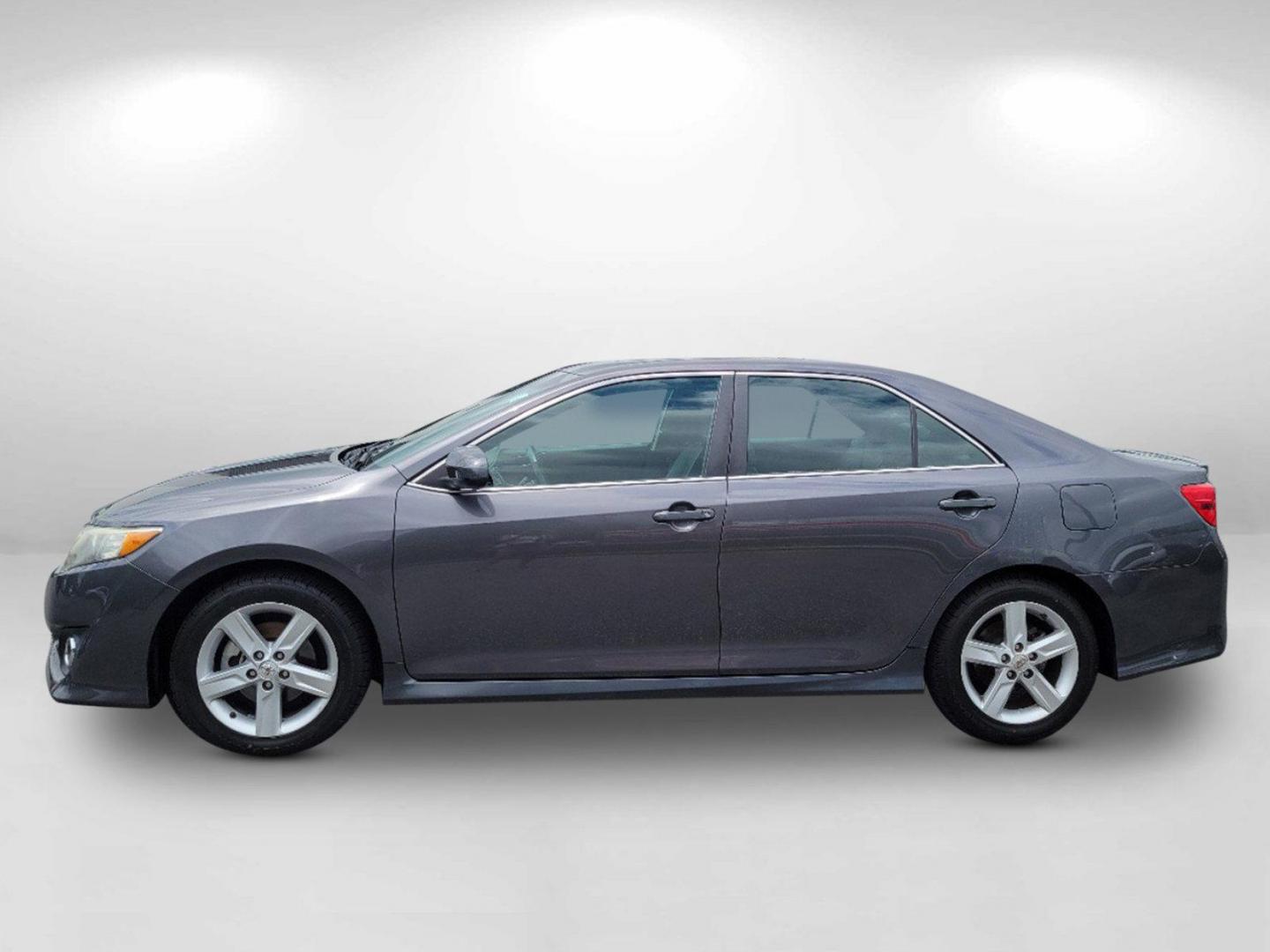 2014 Gray Toyota Camry SE (4T1BF1FK5EU) with an Regular Unleaded I-4 2.5 L/152 engine, 6-Speed Automatic w/OD transmission, located at 804 22nd Ave, Phenix City, AL, 36870, (334) 297-1860, 32.484749, -85.024475 - 2014 Toyota Camry SE - Photo#7