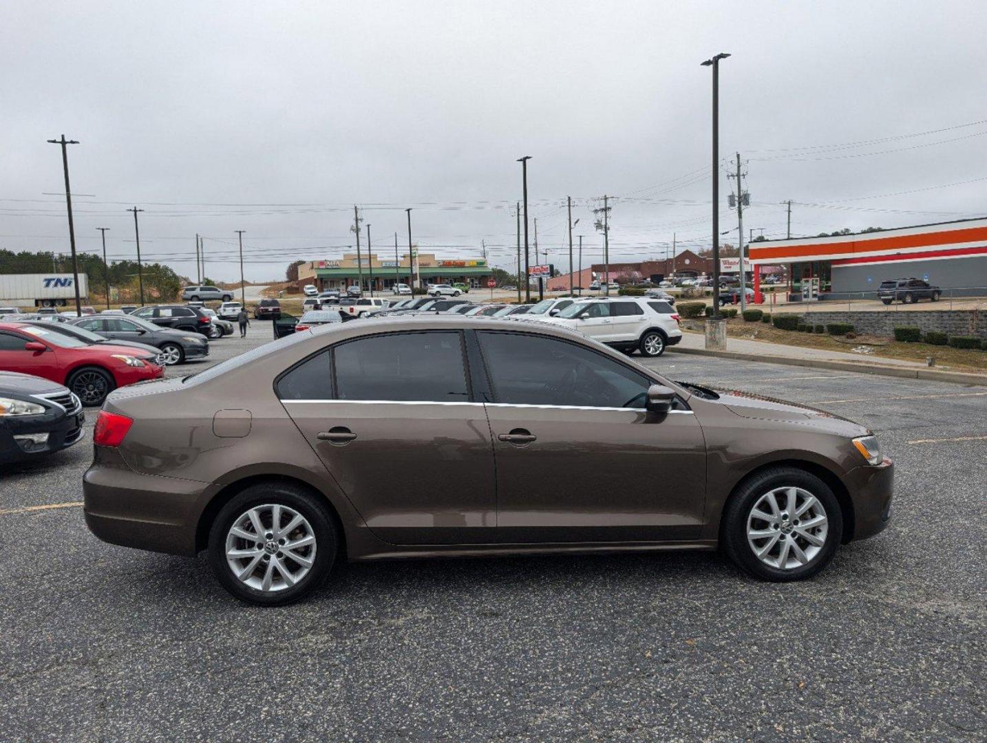 2014 Volkswagen Jetta Sedan (3VWD17AJ6EM) with an Intercooled Turbo Regular Unleaded I-4 1.8 L/110 engine, 6-Speed Automatic w/OD transmission, located at 3959 U.S. 80 W, Phenix City, AL, 36870, (334) 297-4885, 32.469296, -85.135185 - 2014 Volkswagen Jetta Sedan - Photo#4