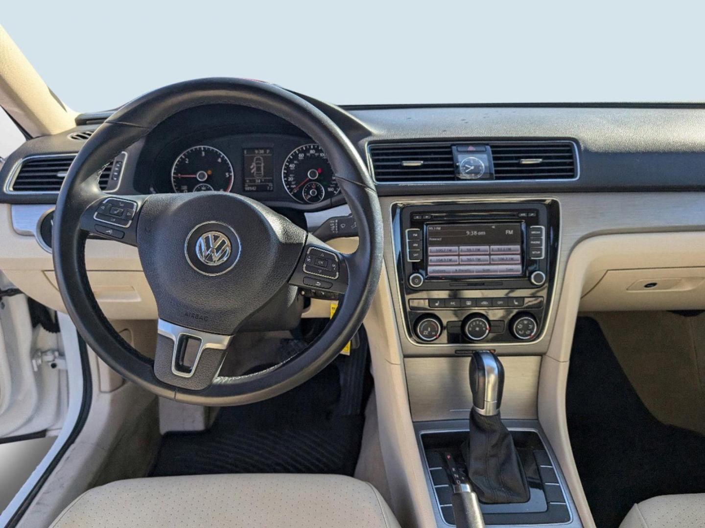 2014 Volkswagen Passat (1VWBN7A35EC) with an Intercooled Turbo Diesel I-4 2.0 L/120 engine, located at 521 Old Farm Lane Rd, Prattville, AL, 36066, (334) 325-1505, 32.482460, -86.416367 - 2014 Volkswagen Passat - Photo#10