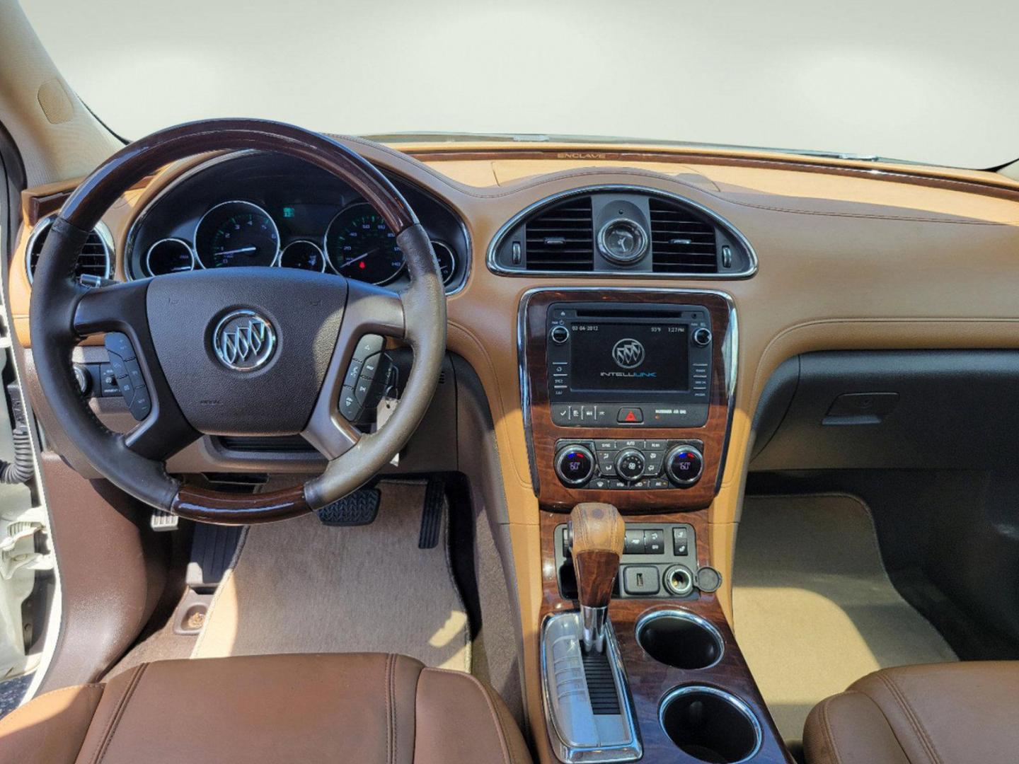 2015 White Diamond Tricoat /Choccachino Buick Enclave Leather (5GAKRBKD7FJ) with an Gas V6 3.6L/217 engine, 6-Speed Automatic transmission, located at 1430 Gateway Drive, Opelika, AL, 36801, (334) 239-0944, 32.637871, -85.409790 - 2015 Buick Enclave Leather - Photo#11