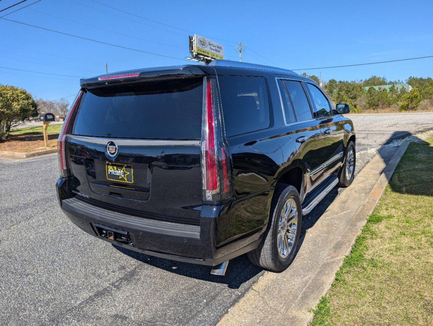 2015 /Jet Black Cadillac Escalade Standard (1GYS3AKJ0FR) with an Gas V8 6.2L/376 engine, 8-Speed Automatic transmission, located at 1430 Gateway Drive, Opelika, AL, 36801, (334) 239-0944, 32.637871, -85.409790 - 2015 Cadillac Escalade Standard - Photo#4