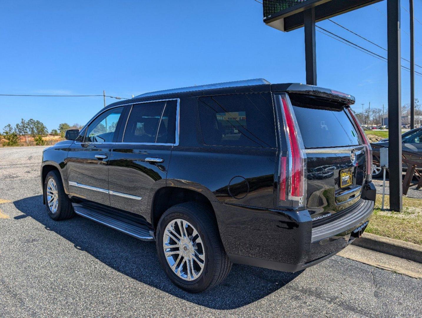 2015 /Jet Black Cadillac Escalade Standard (1GYS3AKJ0FR) with an Gas V8 6.2L/376 engine, 8-Speed Automatic transmission, located at 1430 Gateway Drive, Opelika, AL, 36801, (334) 239-0944, 32.637871, -85.409790 - 2015 Cadillac Escalade Standard - Photo#6