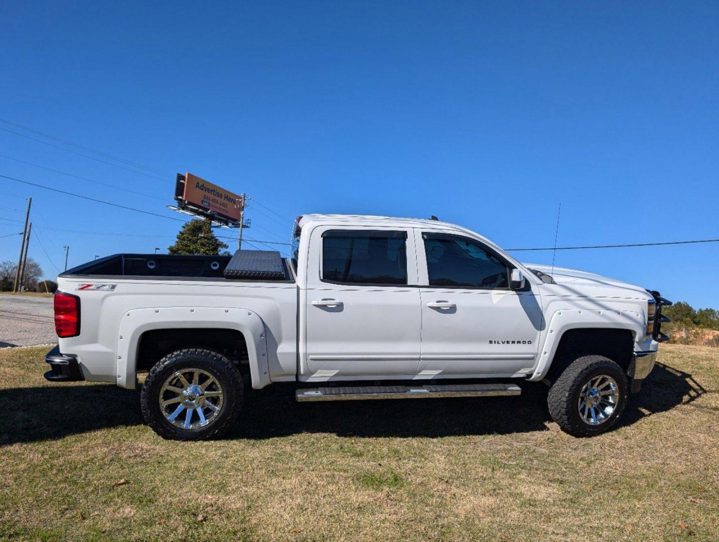 2015 /Dark Ash with Jet Black Interior Accents Chevrolet Silverado 1500 LT (3GCUKREC8FG) with an Gas/Ethanol V8 5.3L/325 engine, 6-Speed Automatic transmission, located at 3959 U.S. 80 W, Phenix City, AL, 36870, (334) 297-4885, 32.469296, -85.135185 - 2015 Chevrolet Silverado 1500 LT - Photo#4