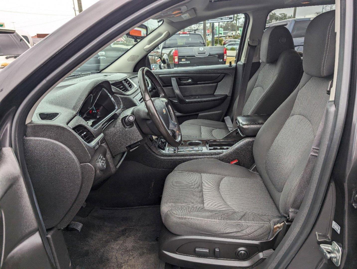 2015 /Ebony Chevrolet Traverse LT (1GNKRGKD2FJ) with an Gas V6 3.6L/217 engine, 6-Speed Automatic transmission, located at 5115 14th Ave., Columbus, GA, 31904, (706) 323-0345, 32.511494, -84.971046 - 2015 Chevrolet Traverse LT - Photo#9