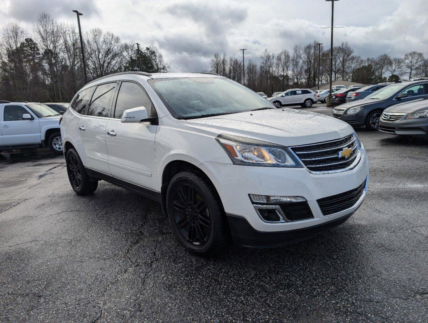 2015 /Dark Titanium/Light Titanium Chevrolet Traverse LT (1GNKRGKD6FJ) with an Gas V6 3.6L/217 engine, 6-Speed Automatic transmission, located at 3959 U.S. 80 W, Phenix City, AL, 36870, (334) 297-4885, 32.469296, -85.135185 - 2015 Chevrolet Traverse LT - Photo#2