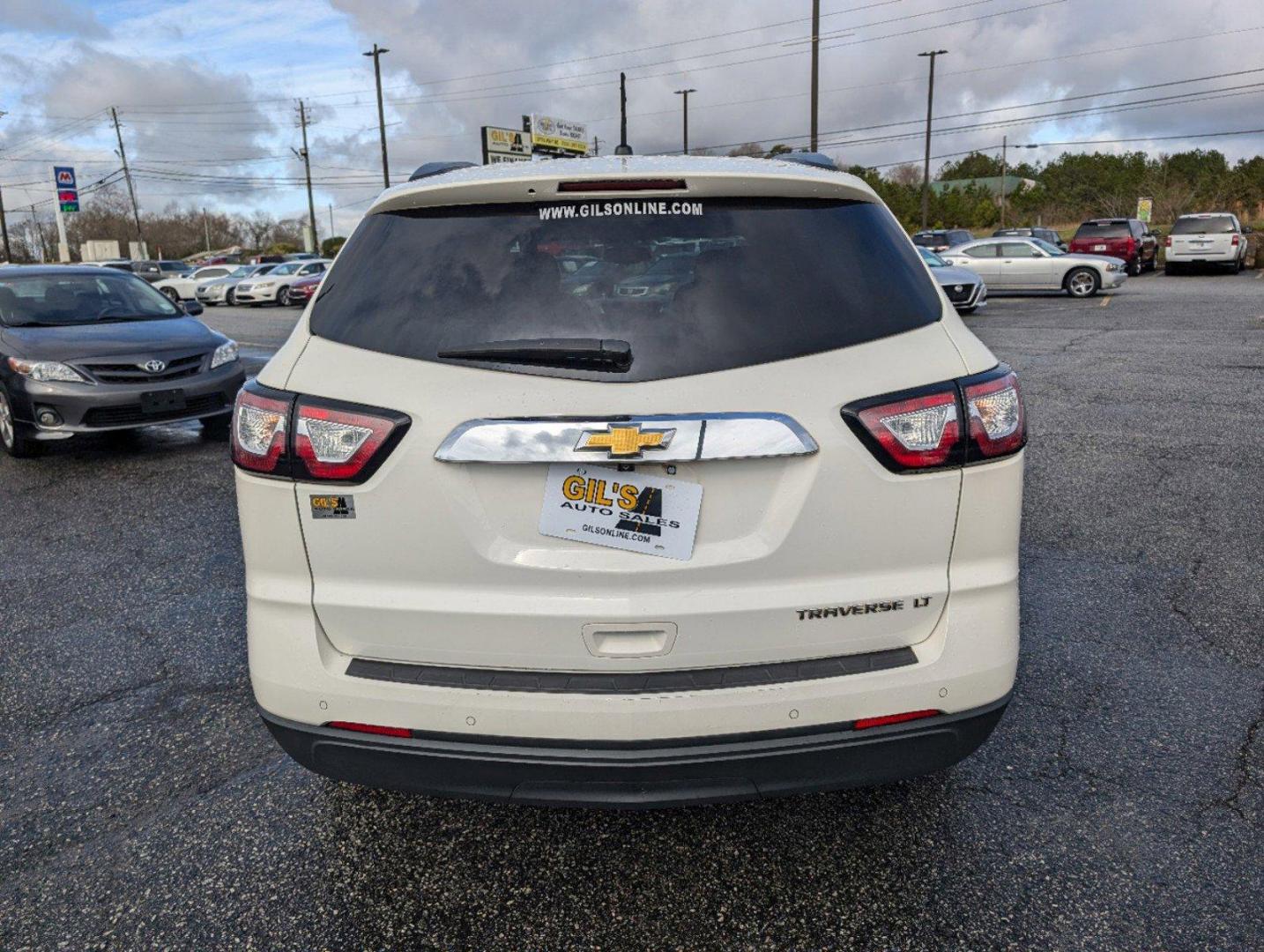 2015 /Dark Titanium/Light Titanium Chevrolet Traverse LT (1GNKRGKD6FJ) with an Gas V6 3.6L/217 engine, 6-Speed Automatic transmission, located at 3959 U.S. 80 W, Phenix City, AL, 36870, (334) 297-4885, 32.469296, -85.135185 - 2015 Chevrolet Traverse LT - Photo#5