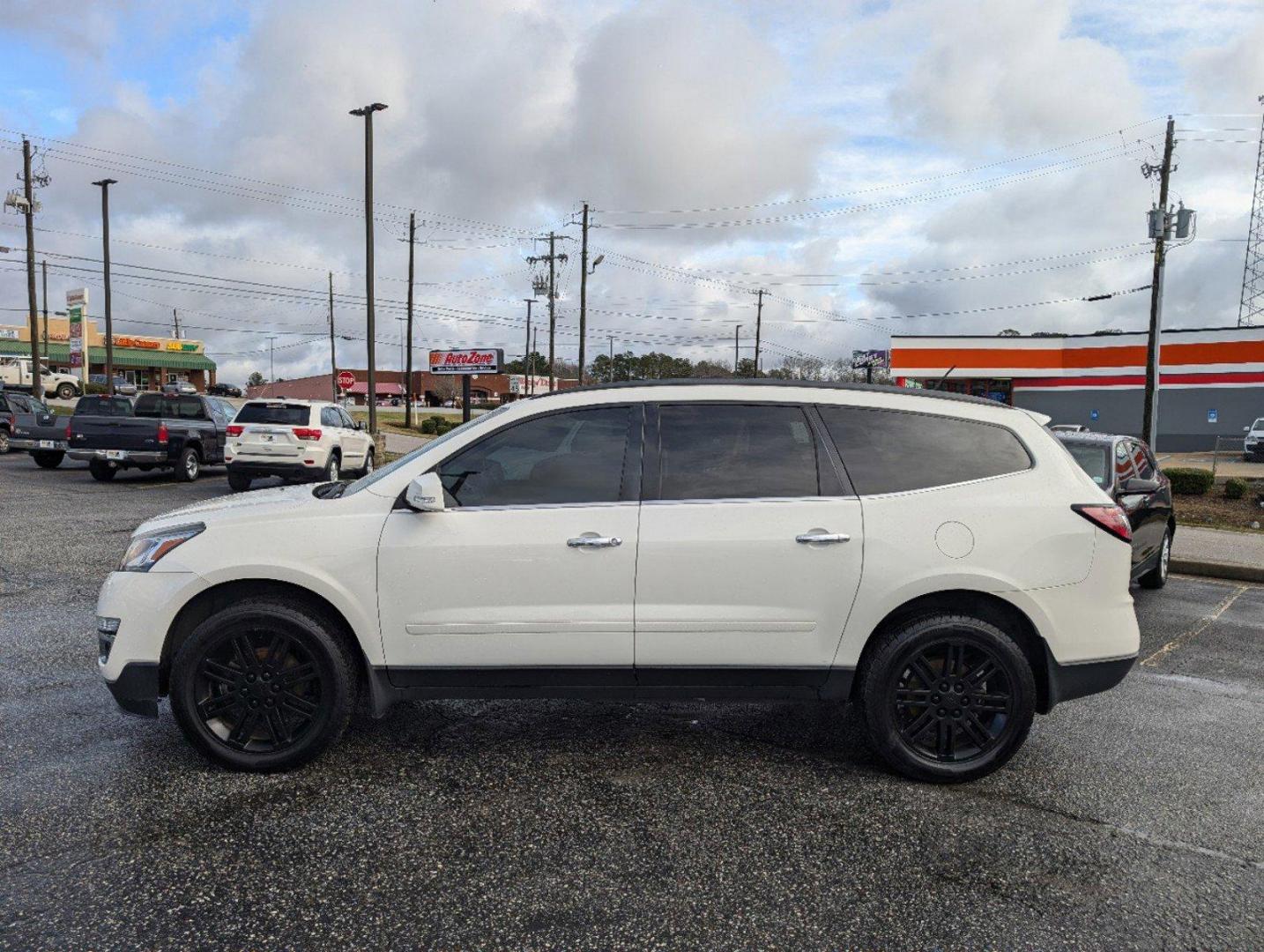 2015 /Dark Titanium/Light Titanium Chevrolet Traverse LT (1GNKRGKD6FJ) with an Gas V6 3.6L/217 engine, 6-Speed Automatic transmission, located at 3959 U.S. 80 W, Phenix City, AL, 36870, (334) 297-4885, 32.469296, -85.135185 - 2015 Chevrolet Traverse LT - Photo#7