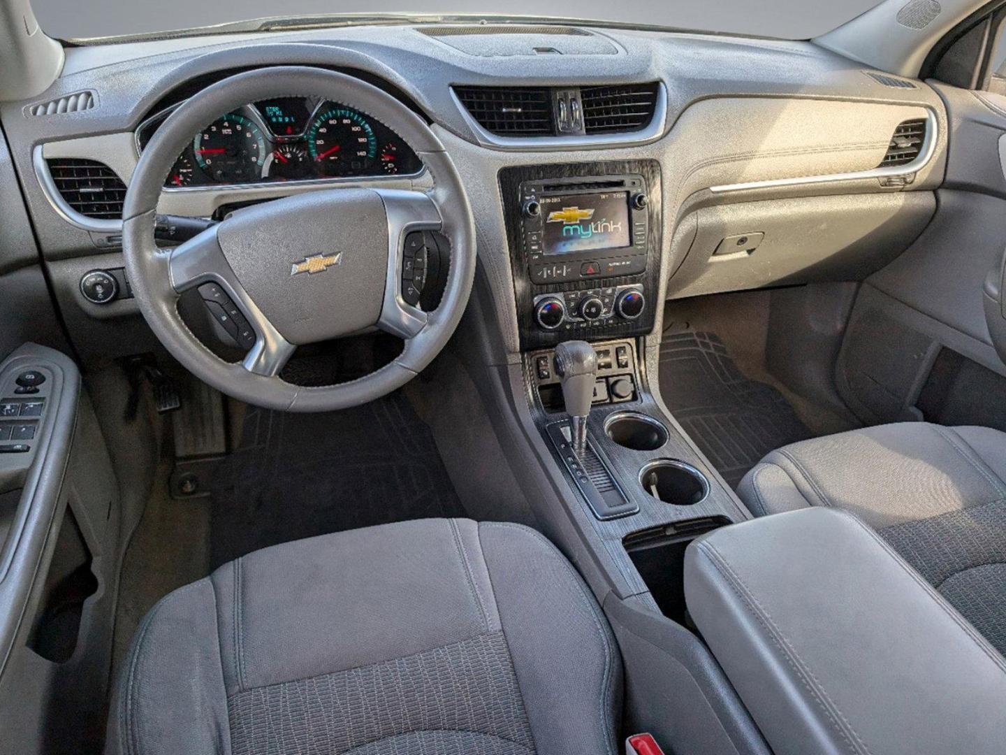 2015 Silver Ice Metallic /Dark Titanium/Light Titanium Chevrolet Traverse LT (1GNKRHKD0FJ) with an Gas V6 3.6L/217 engine, 6-Speed Automatic transmission, located at 521 Old Farm Lane Rd, Prattville, AL, 36066, (334) 325-1505, 32.482460, -86.416367 - 2015 Chevrolet Traverse LT - Photo#8