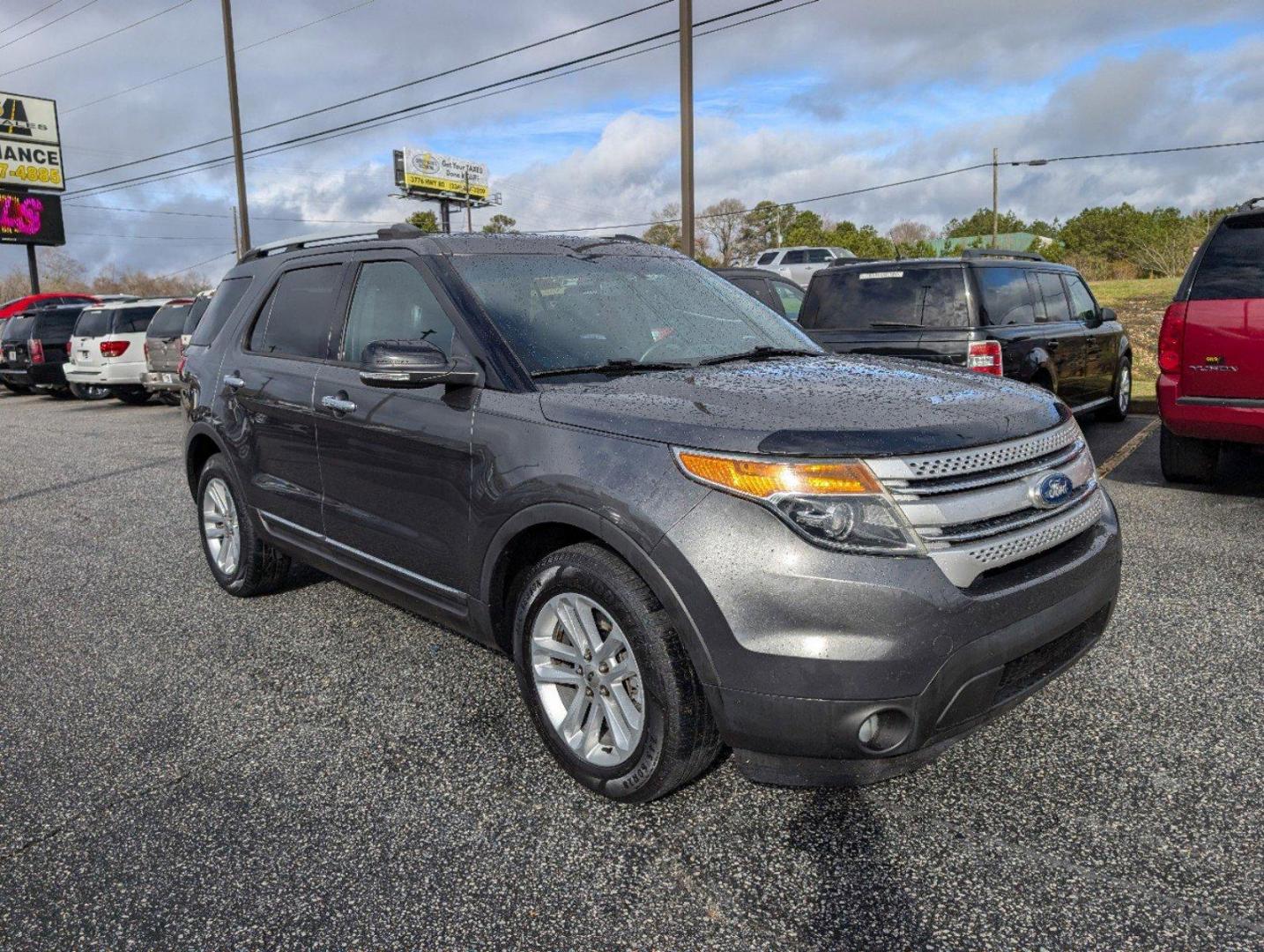 2015 Ford Explorer XLT (1FM5K7D86FG) with an Regular Unleaded V-6 3.5 L/213 engine, 6-Speed Automatic w/OD transmission, located at 521 Old Farm Lane Rd, Prattville, AL, 36066, (334) 325-1505, 32.482460, -86.416367 - 2015 Ford Explorer XLT - Photo#2