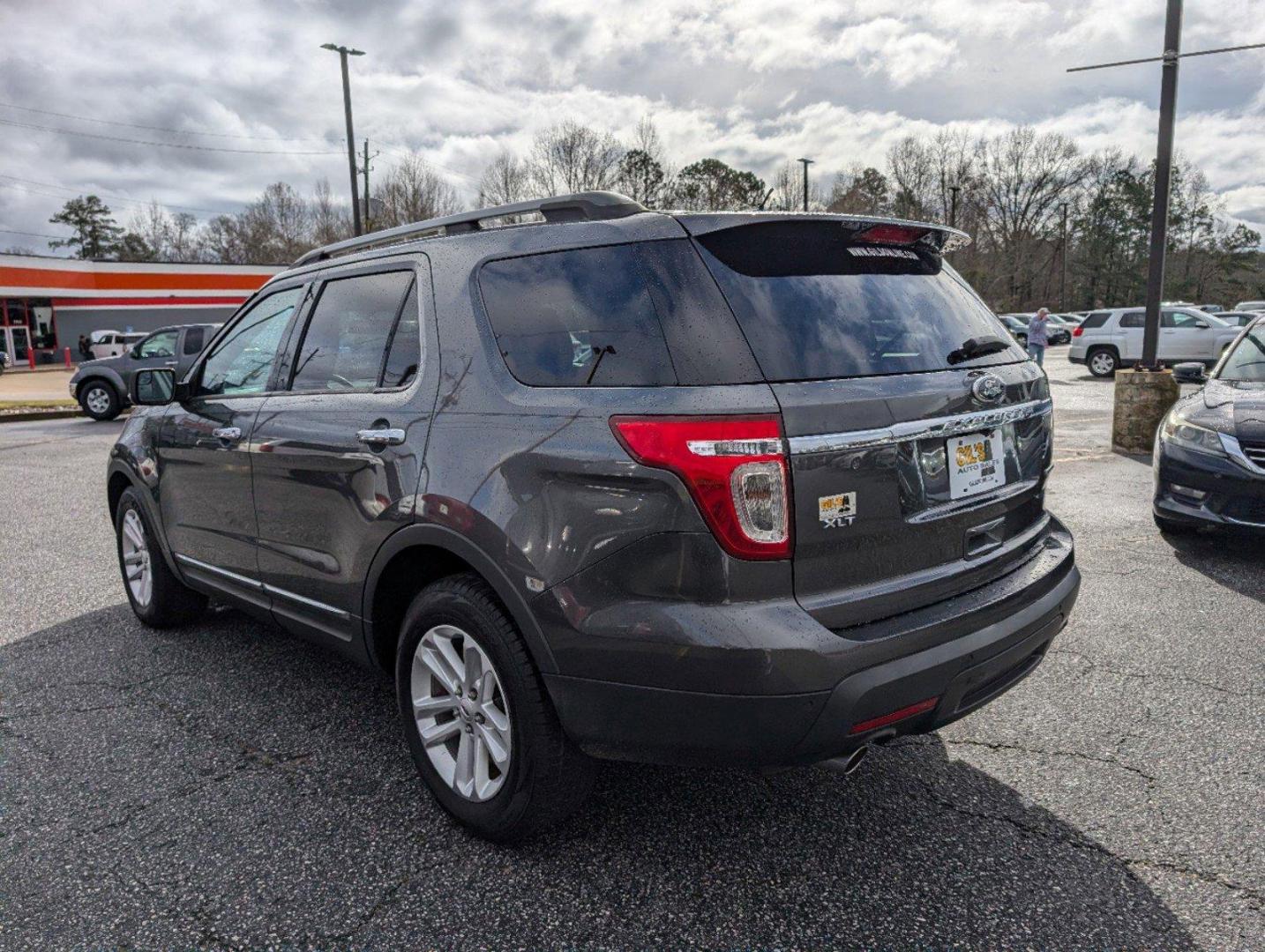 2015 Ford Explorer XLT (1FM5K7D86FG) with an Regular Unleaded V-6 3.5 L/213 engine, 6-Speed Automatic w/OD transmission, located at 521 Old Farm Lane Rd, Prattville, AL, 36066, (334) 325-1505, 32.482460, -86.416367 - 2015 Ford Explorer XLT - Photo#6