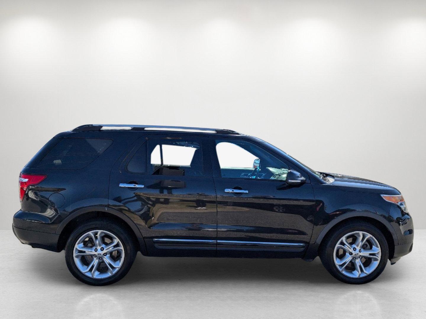 2015 Ford Explorer Limited (1FM5K7F83FG) with an Regular Unleaded V-6 3.5 L/213 engine, 6-Speed Automatic w/OD transmission, located at 3959 U.S. 80 W, Phenix City, AL, 36870, (334) 297-4885, 32.469296, -85.135185 - 2015 Ford Explorer Limited - Photo#3